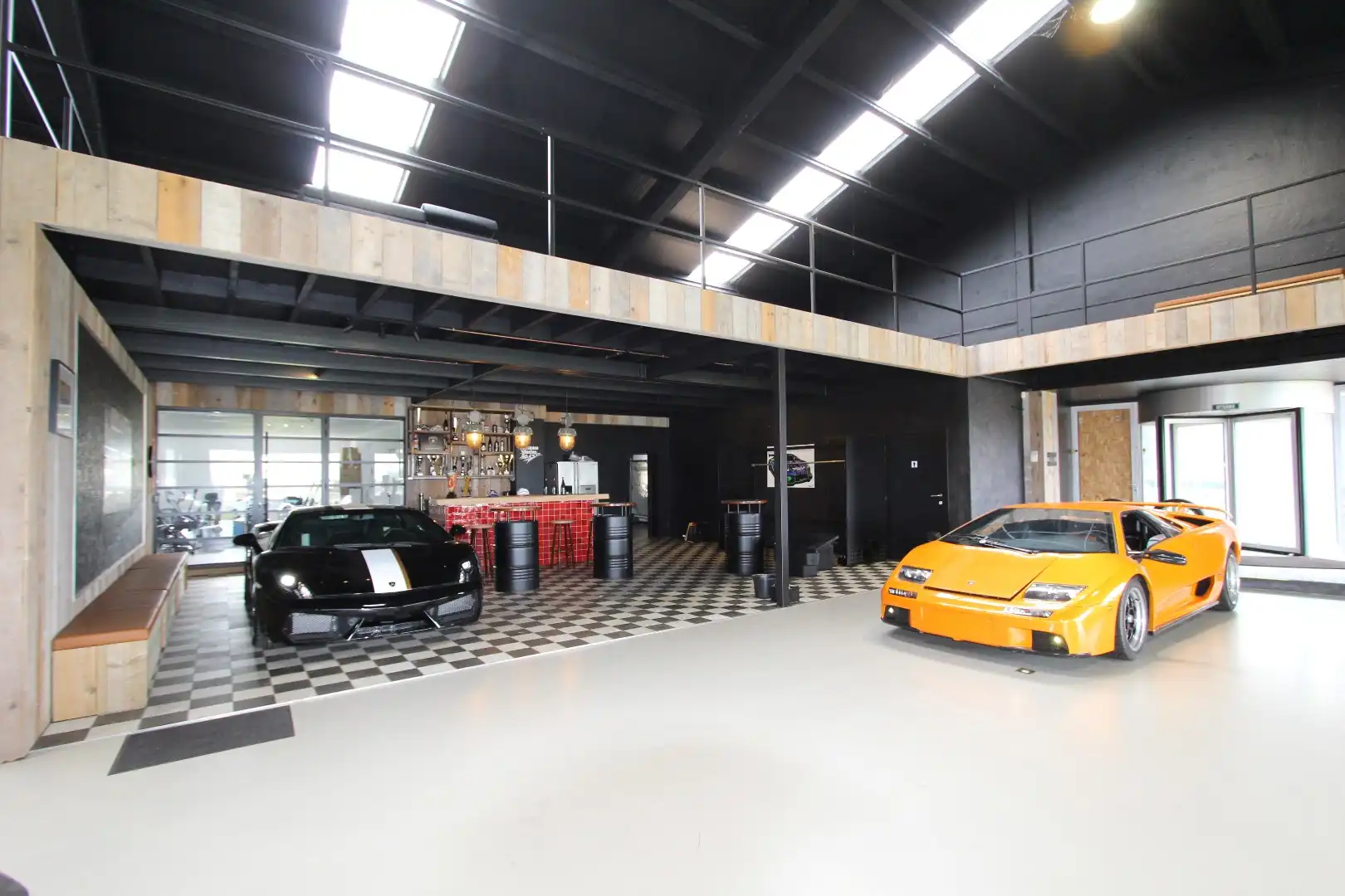 Ruime toonzaal, atelier langs de expressweg Knokke- Antwerpen te Eeklo foto 7