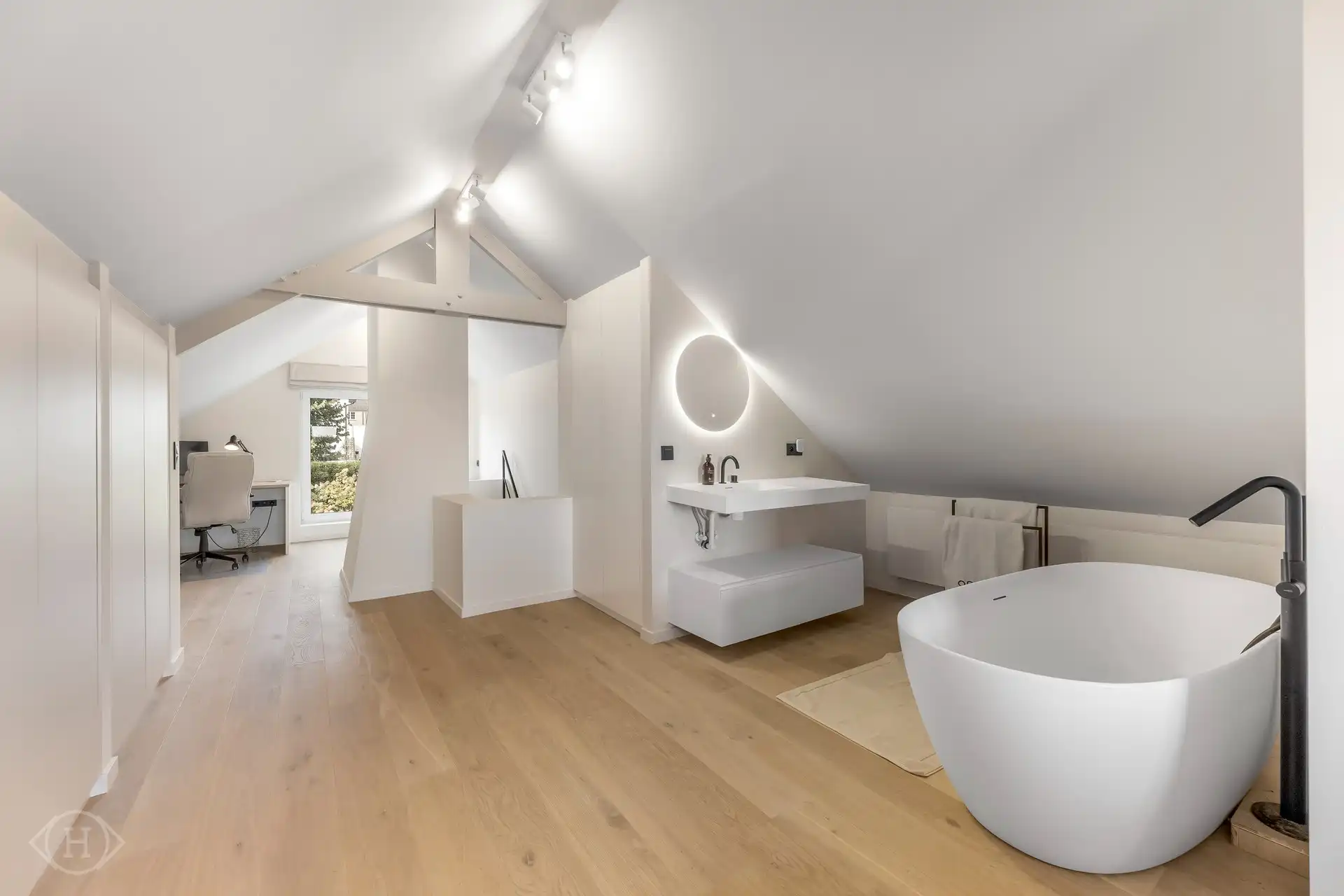 Stijlvol gerenoveerde vrijstaande woning met EPC B foto 25