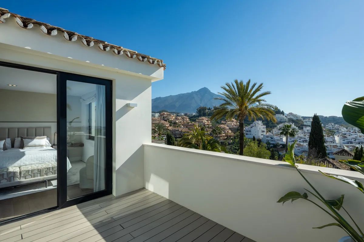 Stijlvolle luxe in Nueva Andalucía – adembenemende villa met uitzicht op La Concha en de Middellandse zee foto 14
