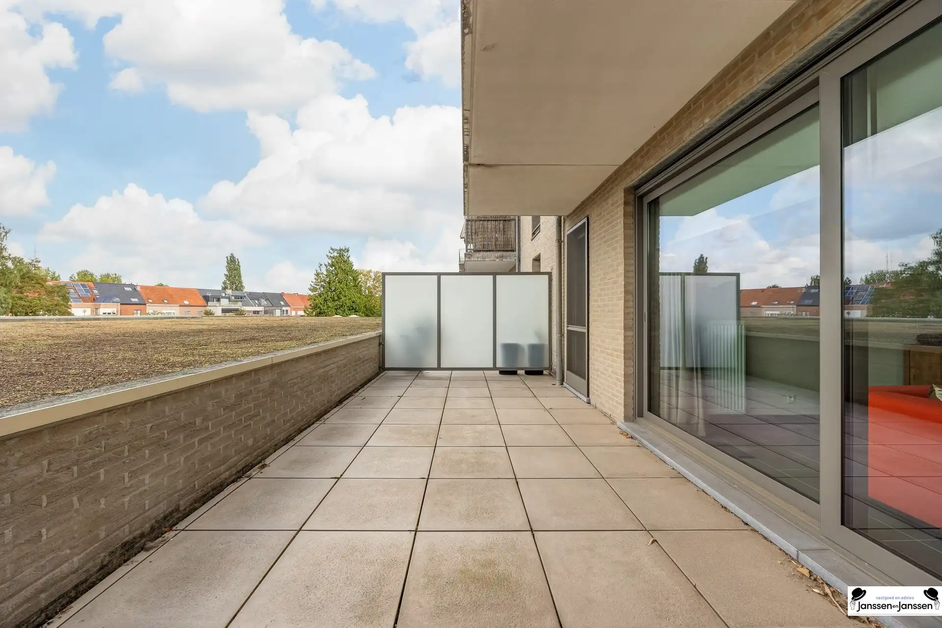 Instapklaar 1-slaapkamerappartement met groot terras in hartje Brasschaat foto 6