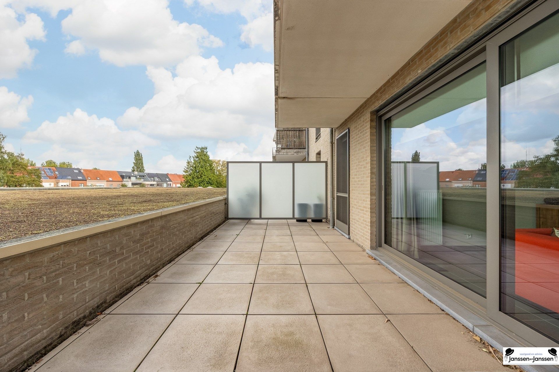 Instapklaar 1-slaapkamerappartement met groot terras in hartje Brasschaat foto 6