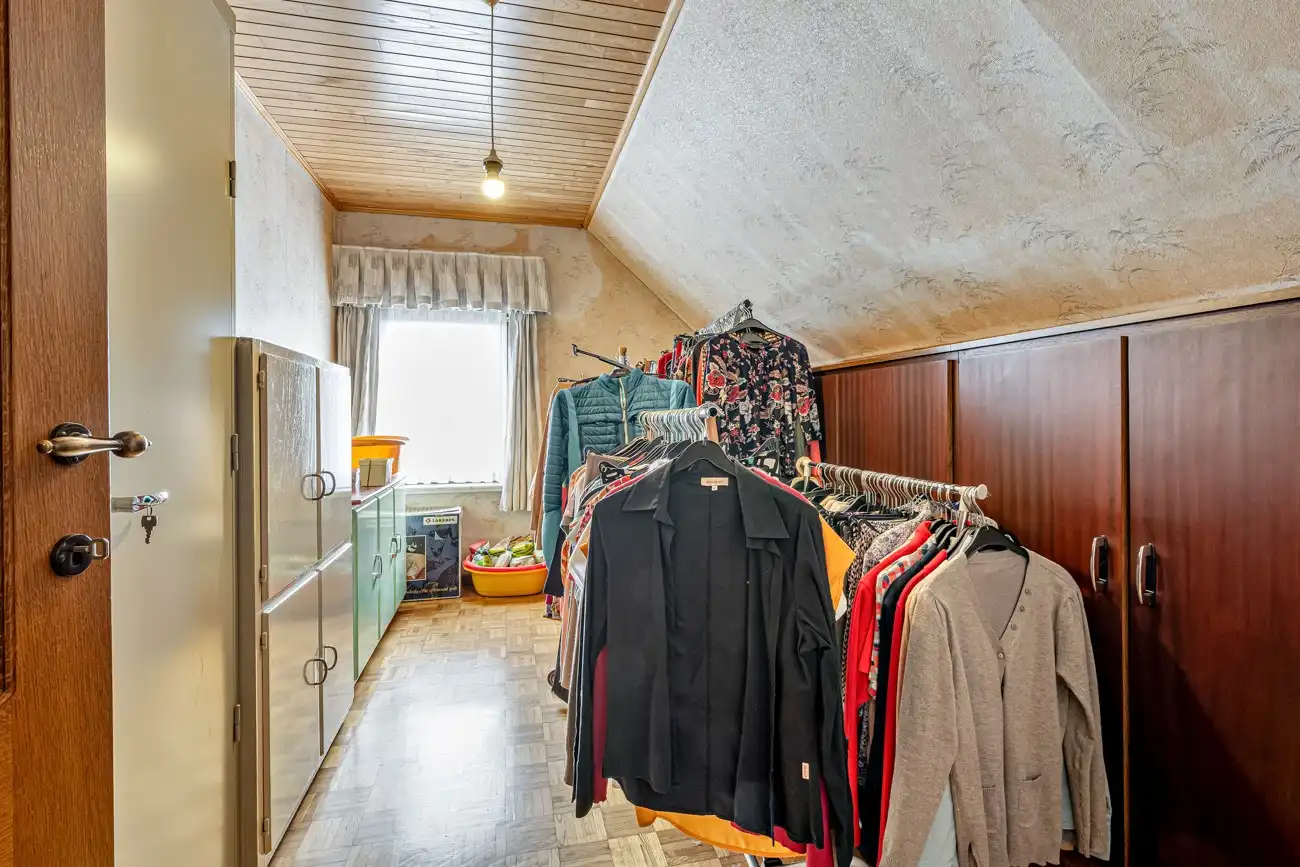 Praktische en ruime gezinswoning op rustige locatie nabij alle faciliteiten! foto 12