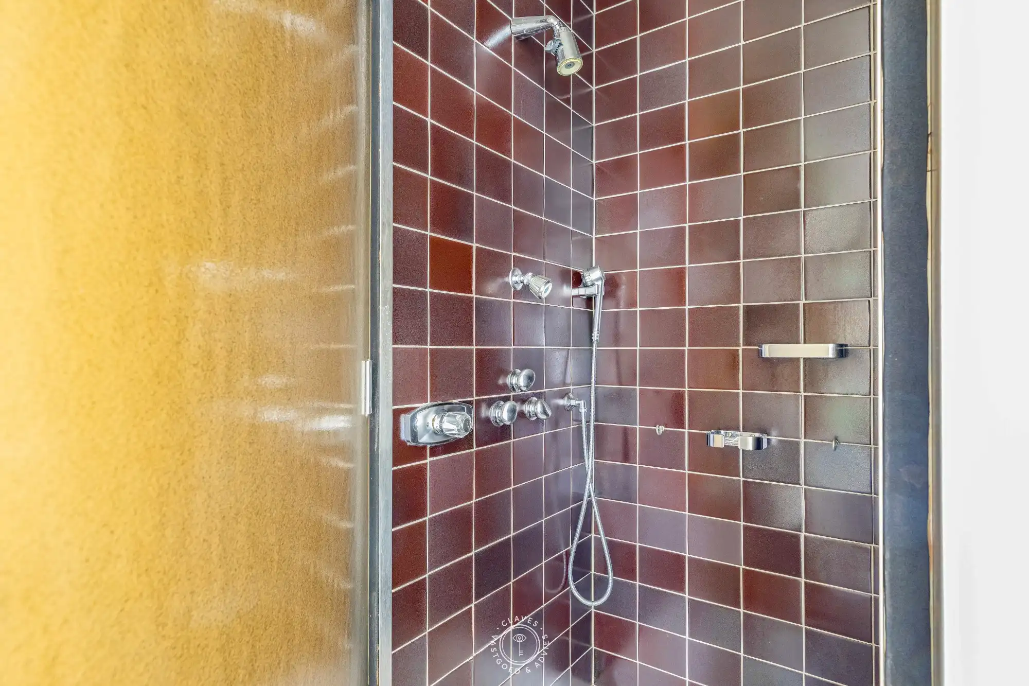 Bijzonder handelspand met een uitzonderlijk opwaarts potentieel en ontsluiting achteraan het perceel. foto 46