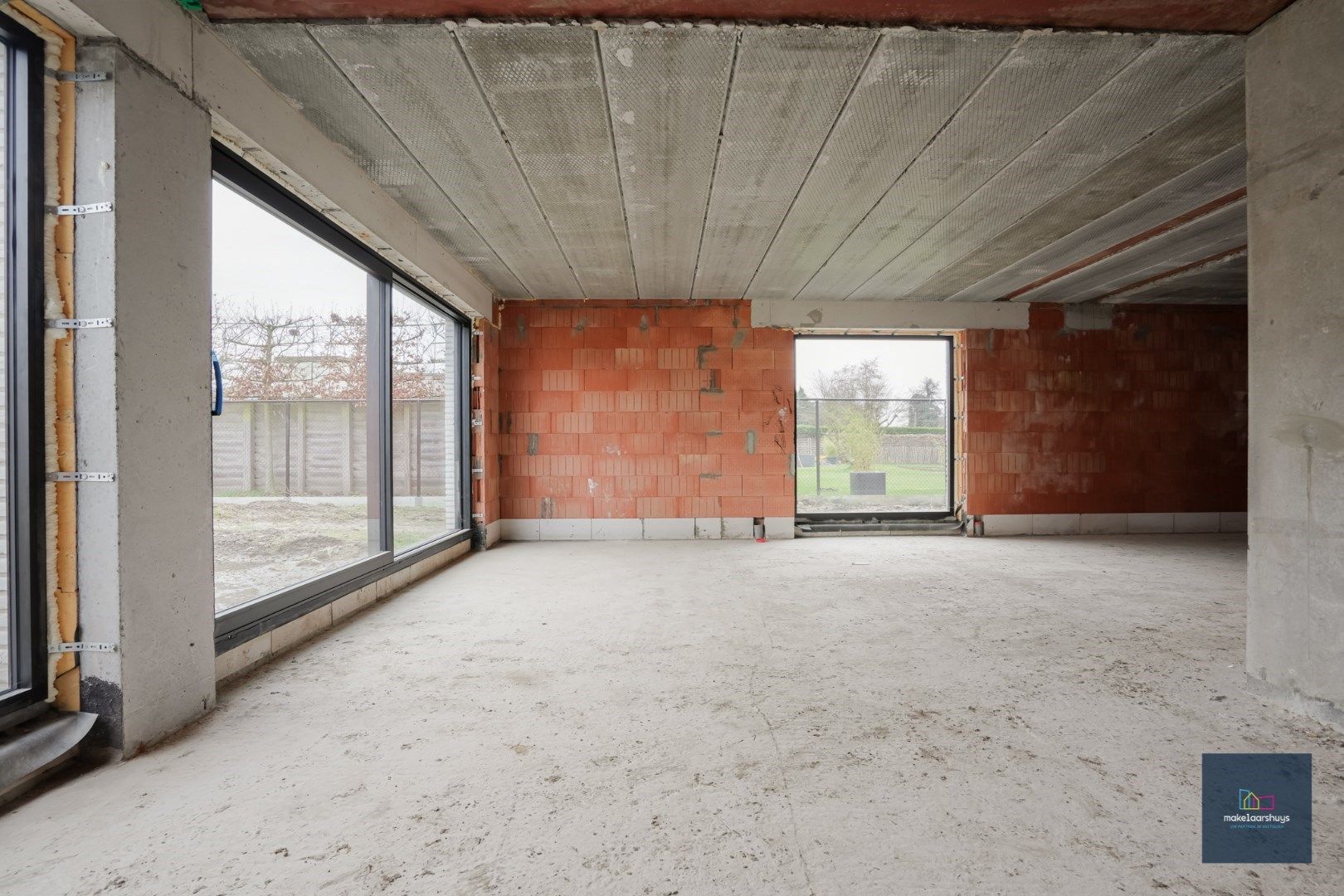 Halfopen casco villawoning met tuin en oprijlaan foto 7
