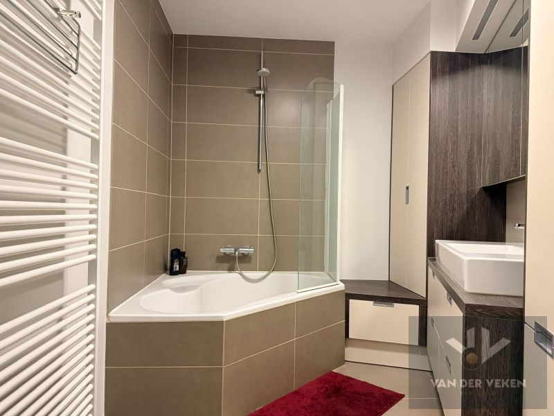 Gezellig gemeubeld 2 slaapkamer appartement foto 8