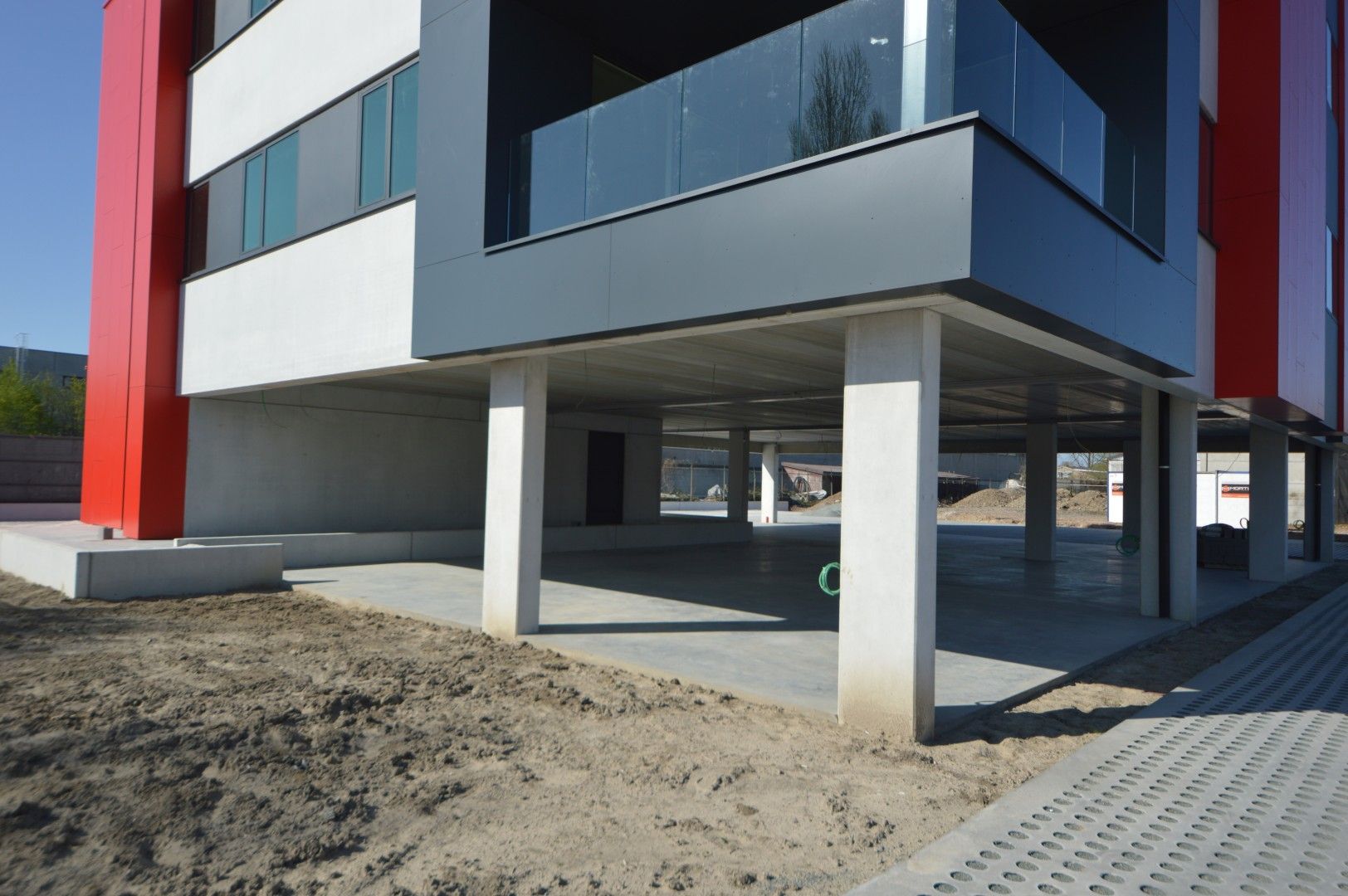 NIEUWBOUWKANTOREN MET PARKING NABIJ E40 foto 14