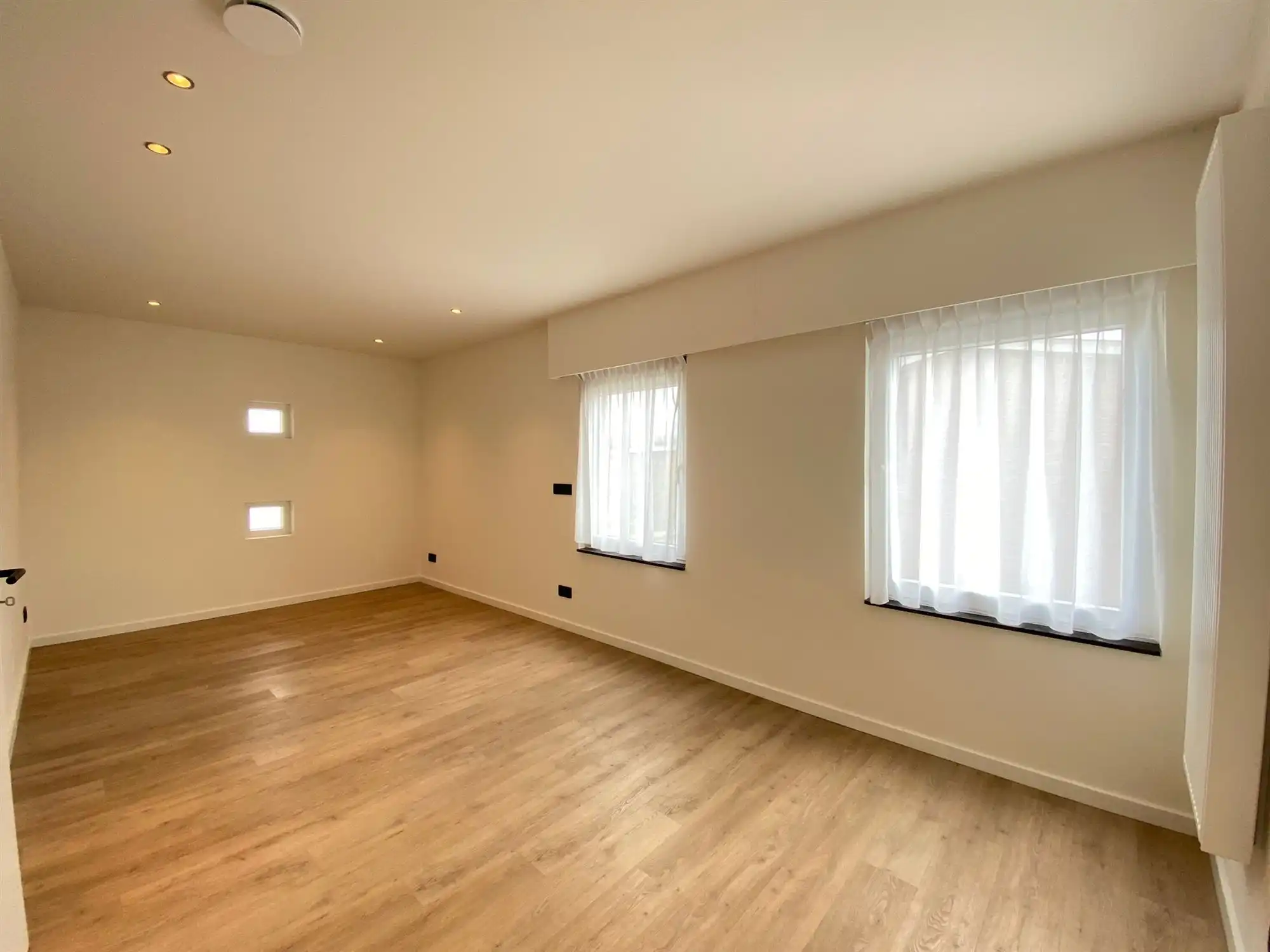 prachtig gerenoveerde woonst met 5 slaapkamers en 2 garages foto 18