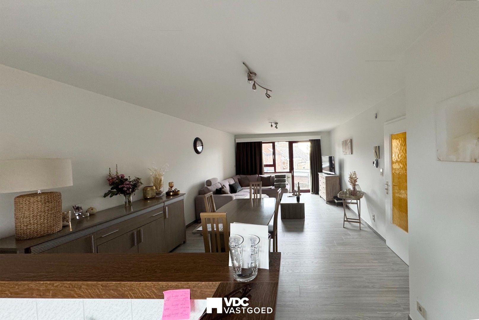 Mooi appartement met 2 slaapkamers in centrum Borgloon foto {{pictureIndex}}