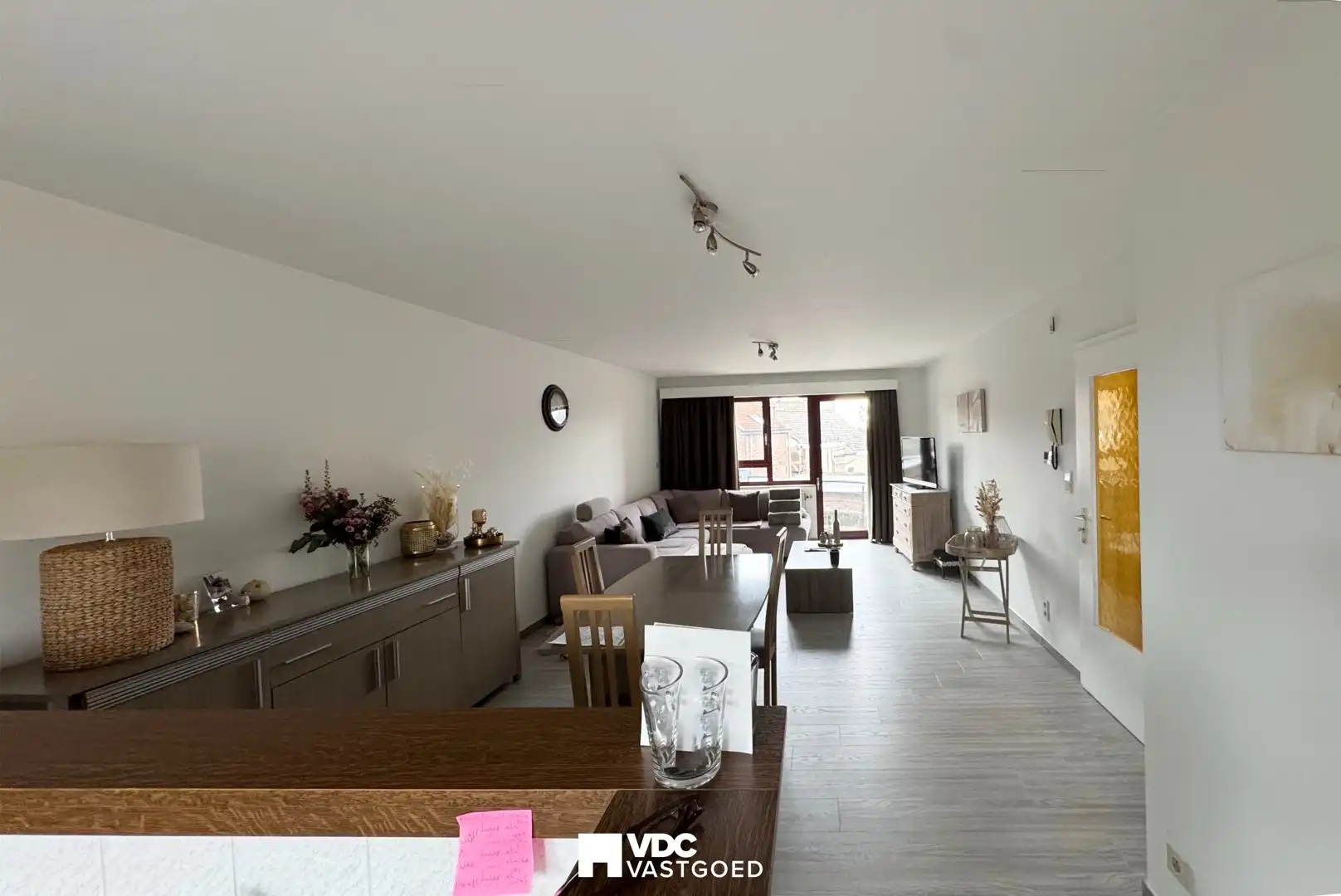 Mooi appartement met 2 slaapkamers in centrum Borgloon foto {{pictureIndex}}