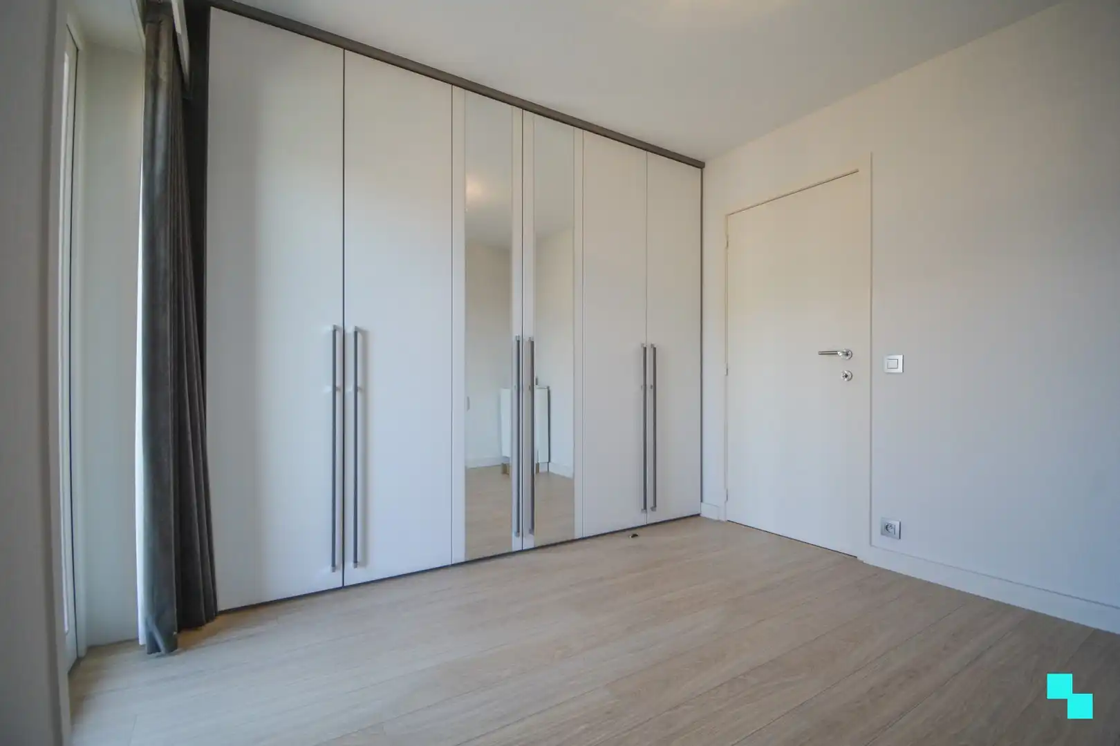 Gerenoveerd 3-slaapkamer appartement te Roeselare foto 24
