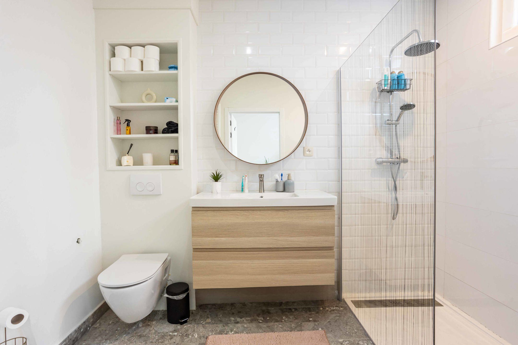 Volledig gerenoveerde, stijlvolle ruime woning foto 13