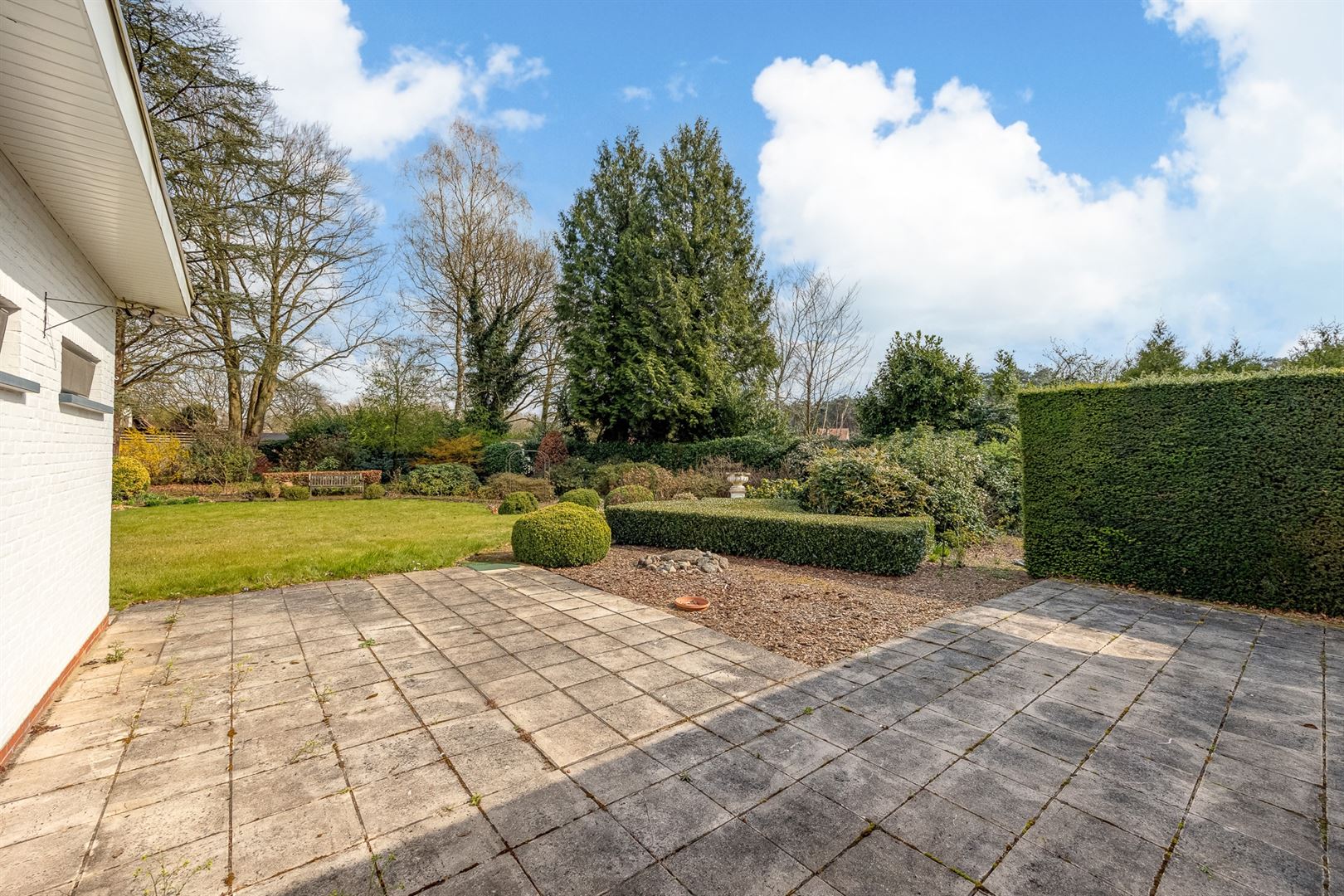 Te renoveren laagbouwvilla met Engelse tuin foto 25