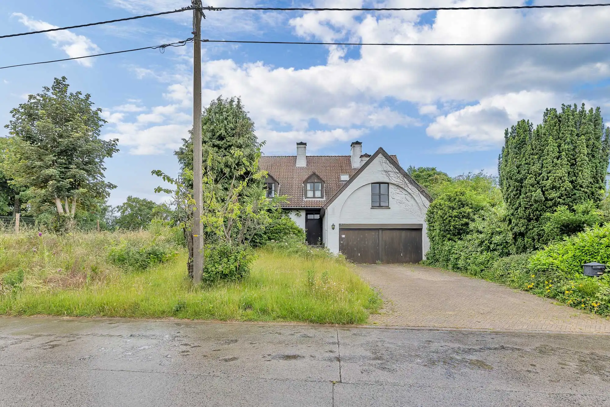 Hoofdfoto van de publicatie: Te renoveren woning op landelijke toplocatie