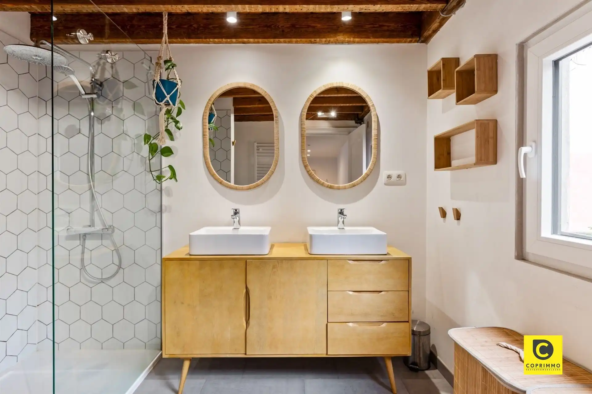 Gerenoveerde 3 slpk woning met stadstuin foto 9