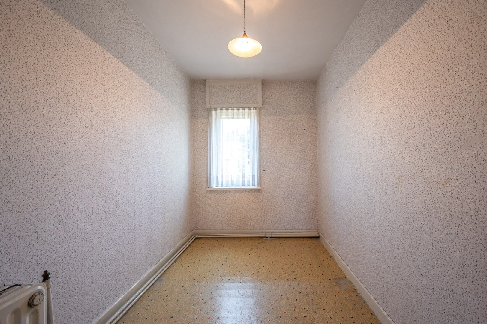 Te renoveren woning met veel potentieel op toplocatie in Maldegem foto 10
