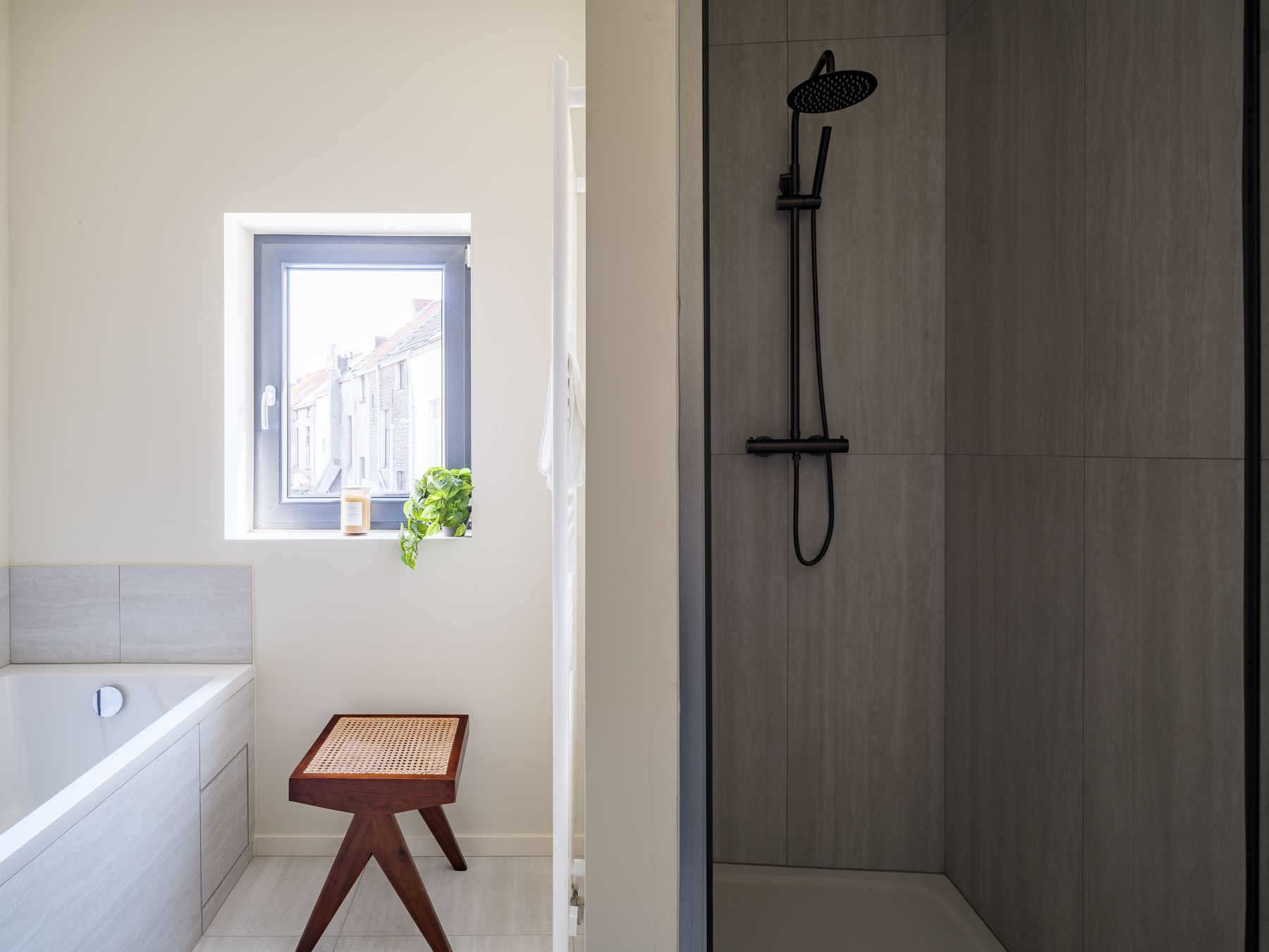 Stijlvol gerenoveerde woning vlakbij het Keizerpark foto 12