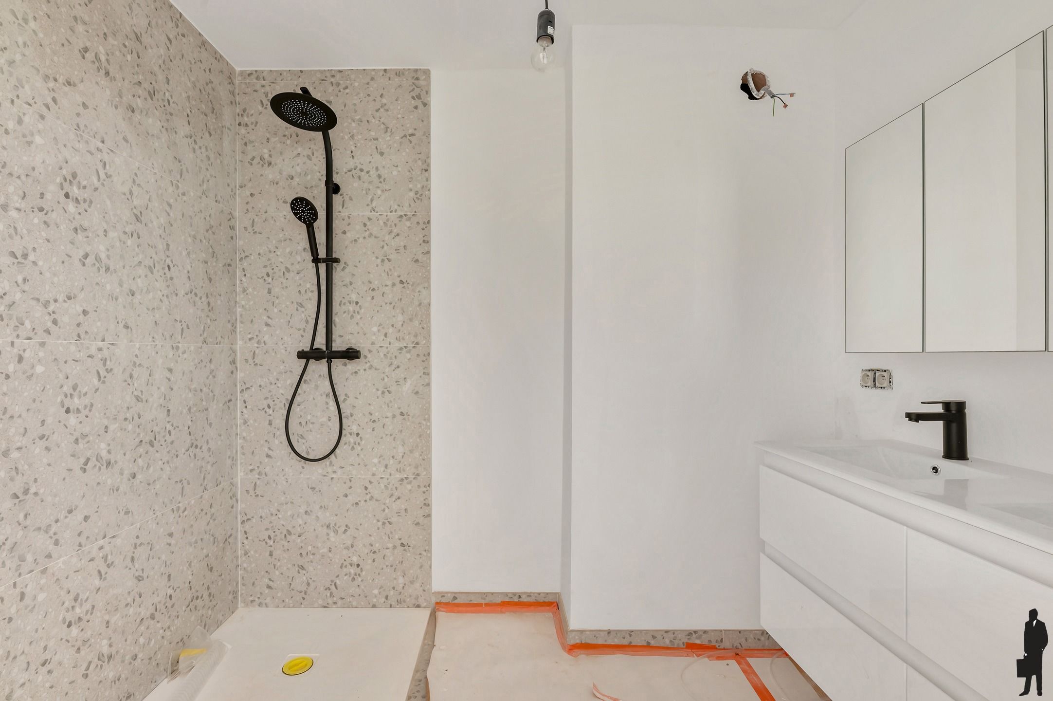 Handelsgelijkvloers met gerenoveerde triplex in het centrum! foto 15