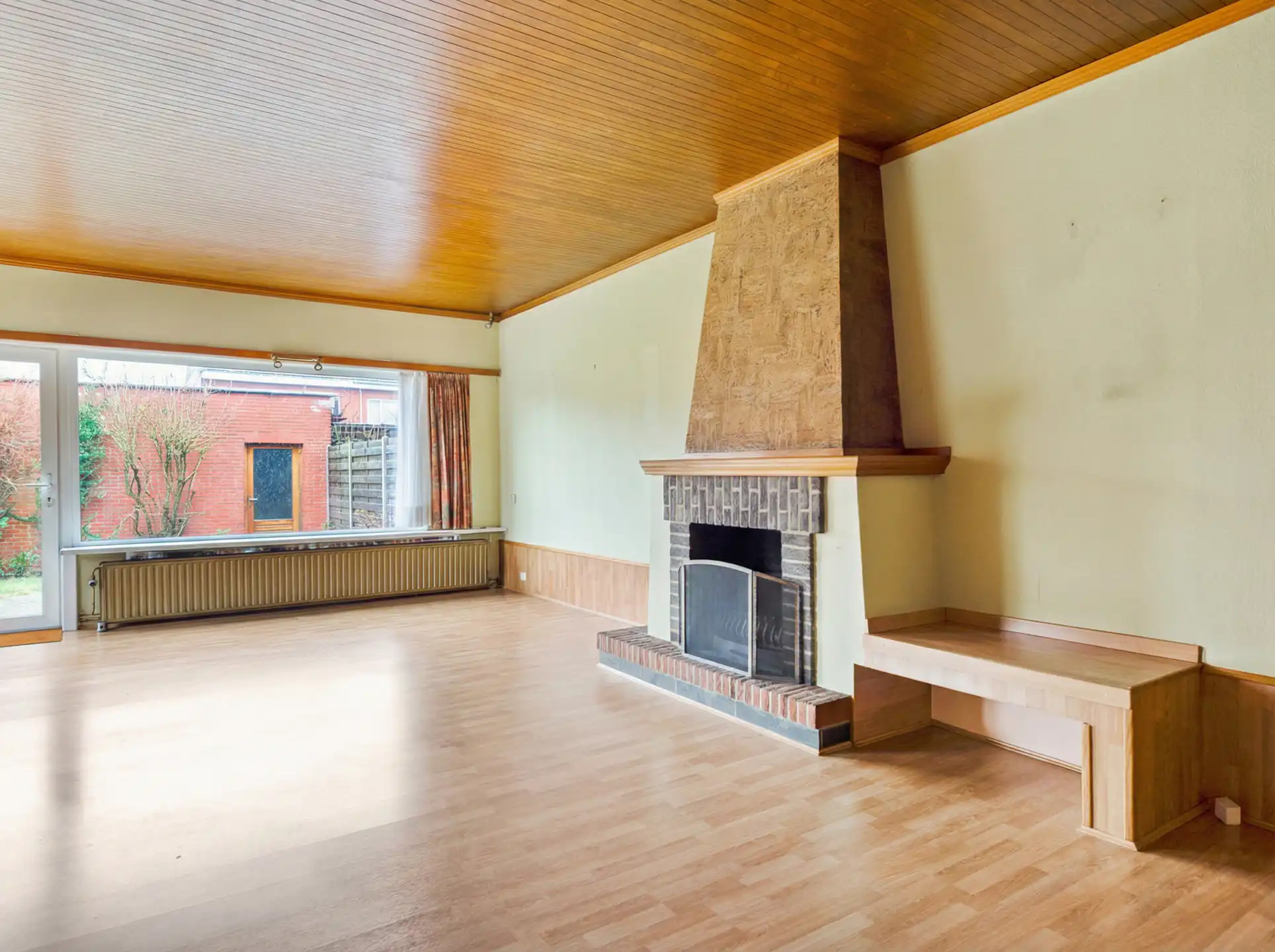 Halfopen woning met dubbele garage op mooie locatie foto 6