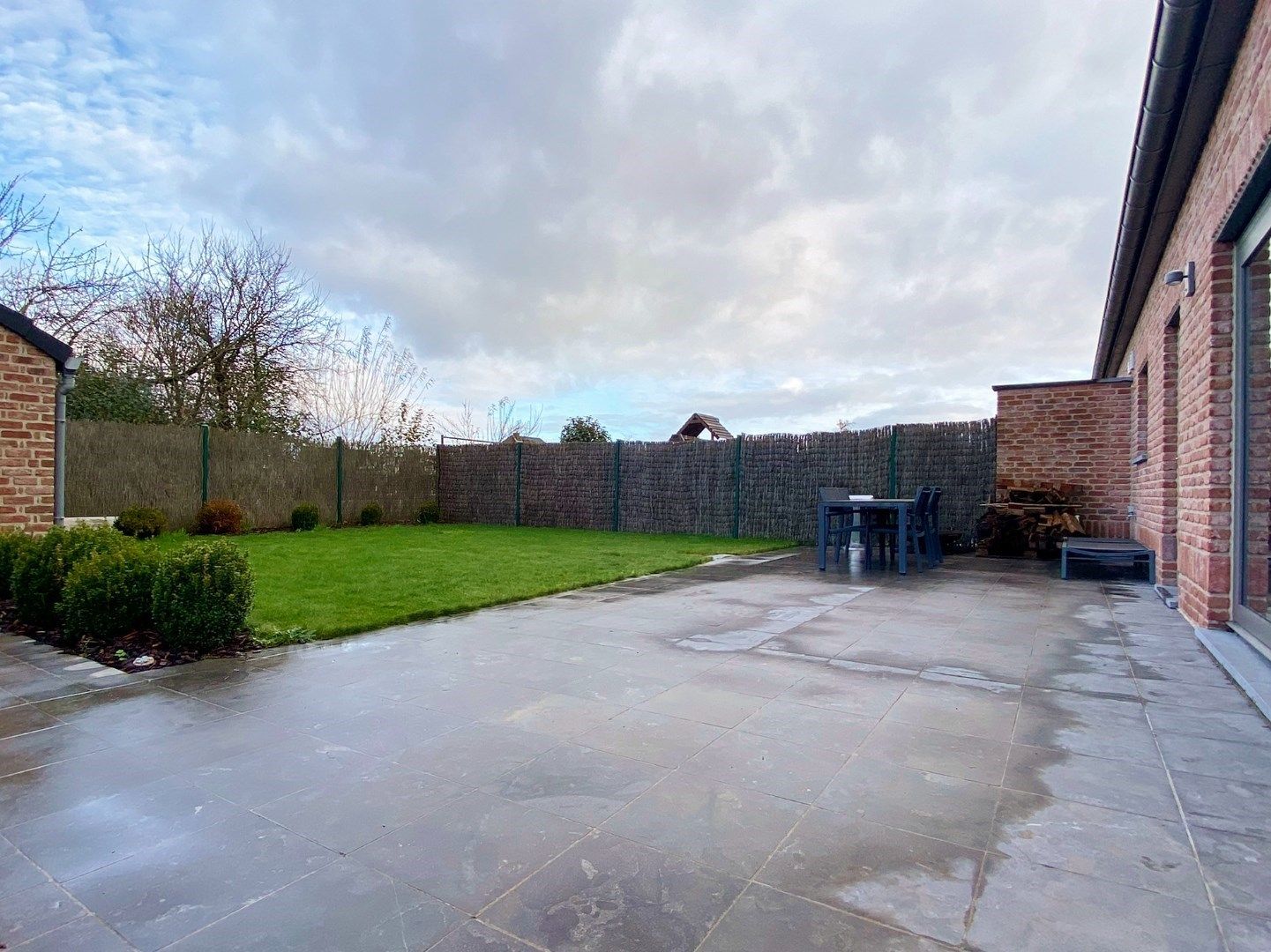 Recente halfopen woning met tuin, garage en tuinhuis  foto 15