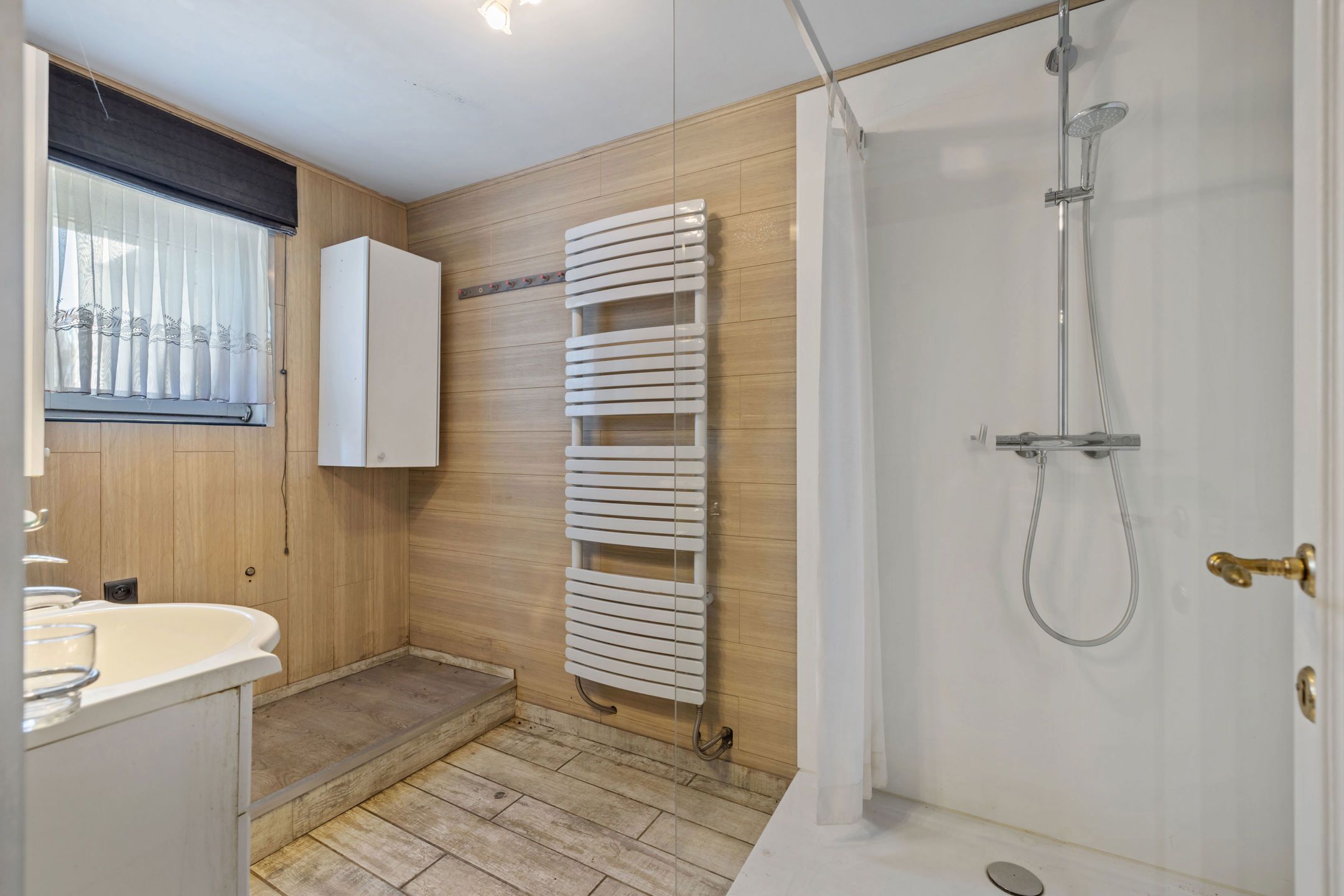 Ruime woning met garage + atelier + (bouw) grond op 9a 30ca foto 7