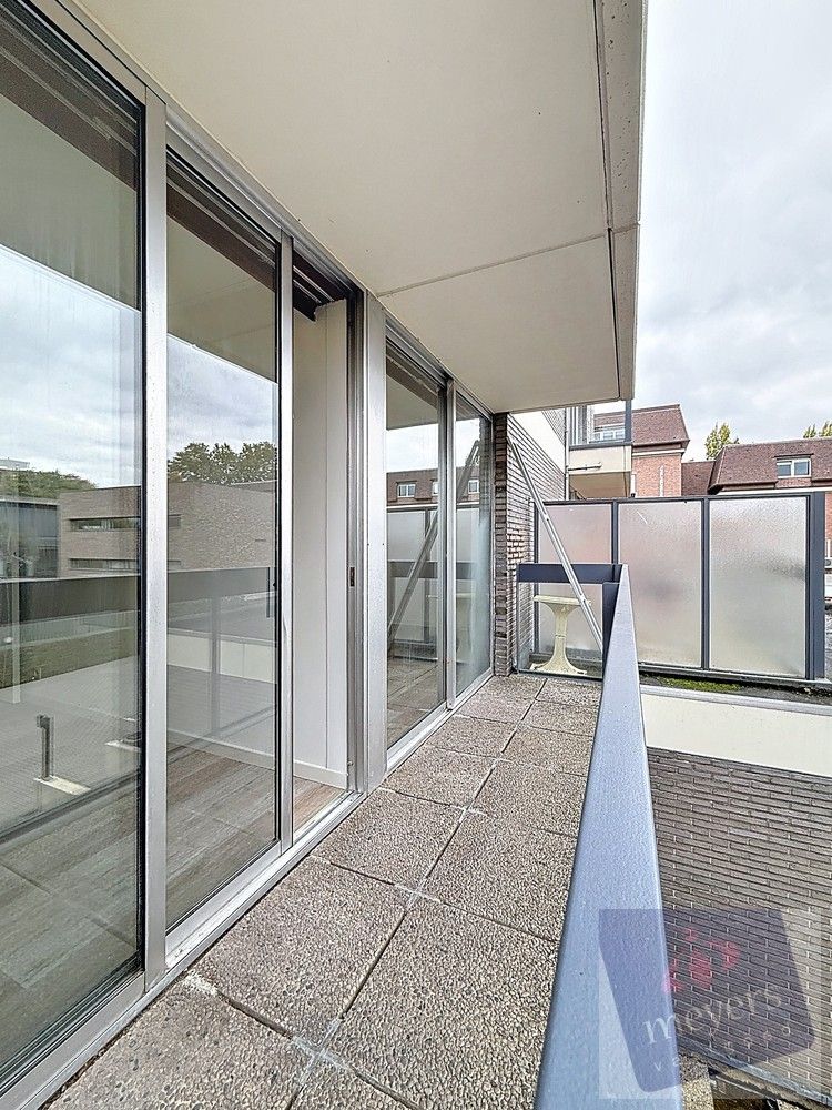 Ruim appartement met 2 slaapkamers en garage foto 15