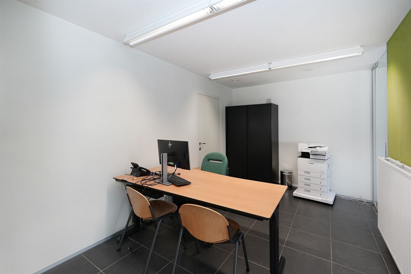 Centraal gelegen handelsglkvl / kantoor met berging! foto 8