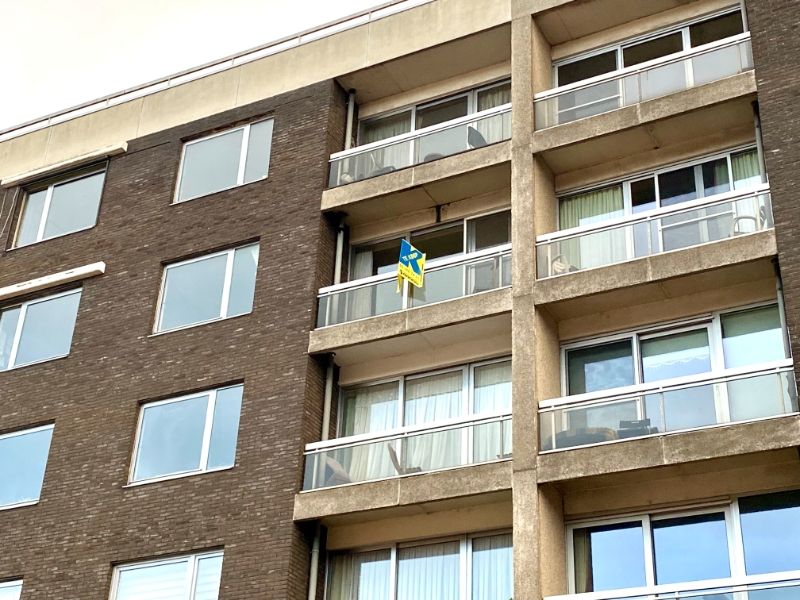 Ruim, centraal gelegen appartement met 2 slaapkamers en terras foto {{pictureIndex}}