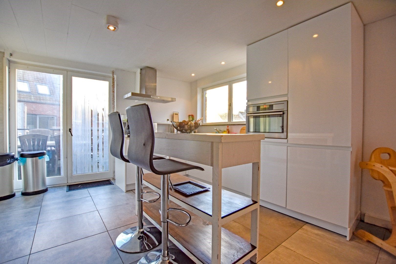 Ruime half open bebouwing te centrum Veurne! foto 6