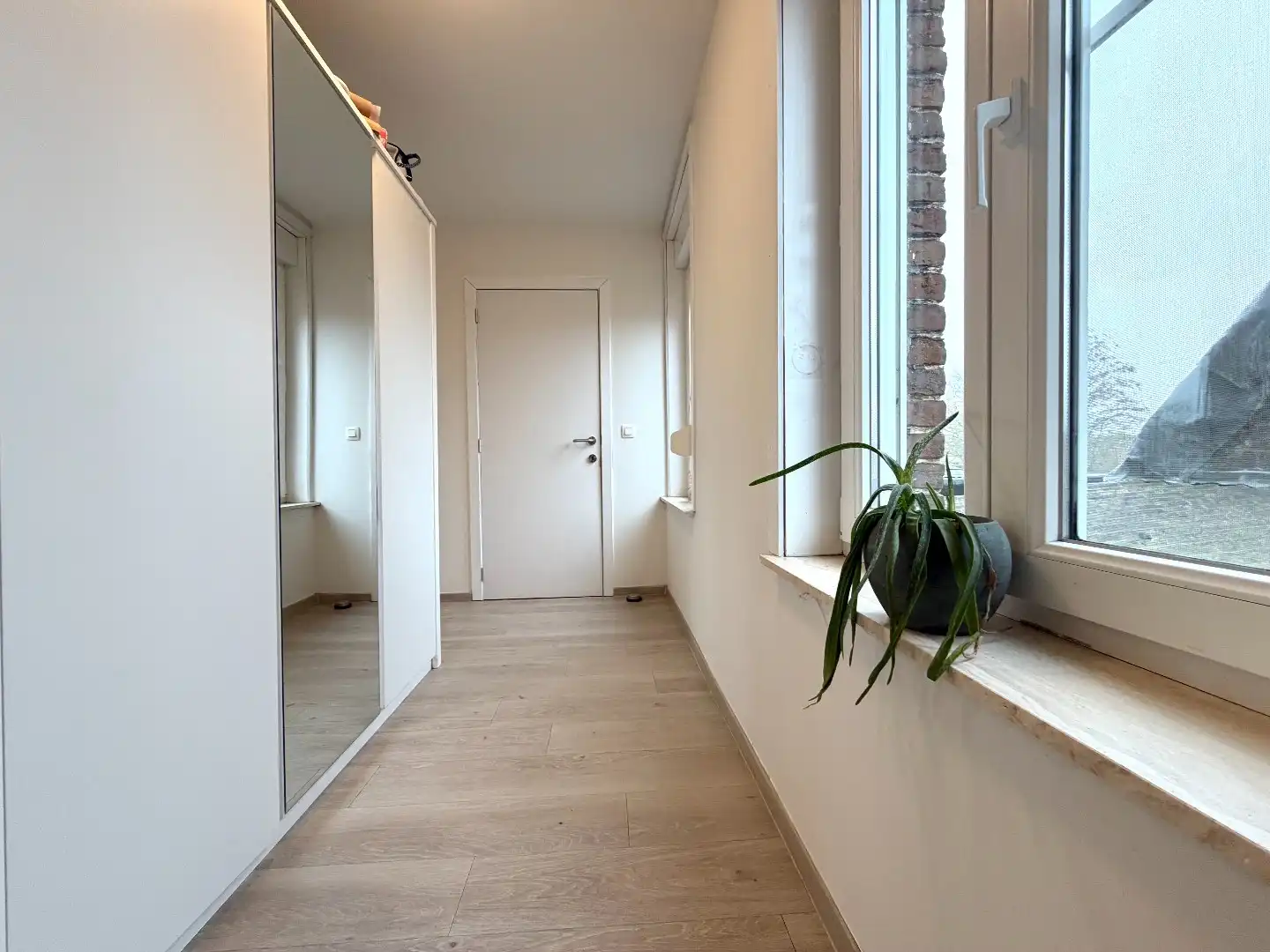 🏡 Te koop in Kooigem – Charmante rijwoning met grote garage & tuin! foto 11