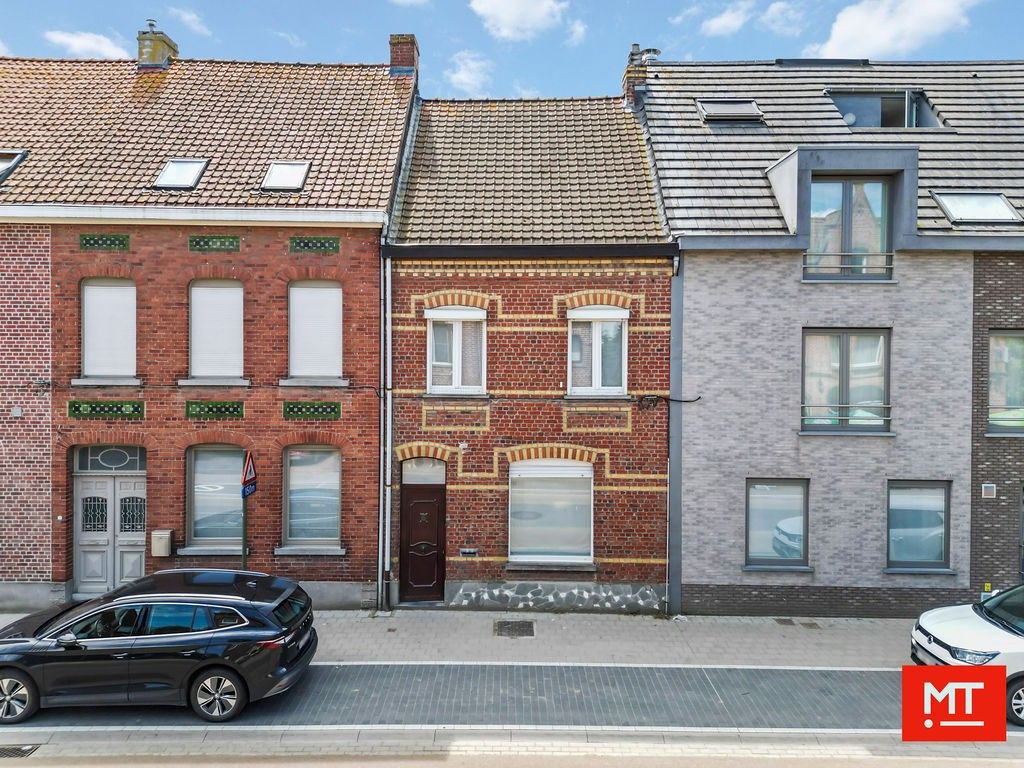 Te renoveren woning met Zuidgerichte tuin, garage en uitweg in Zonnebeke foto 3