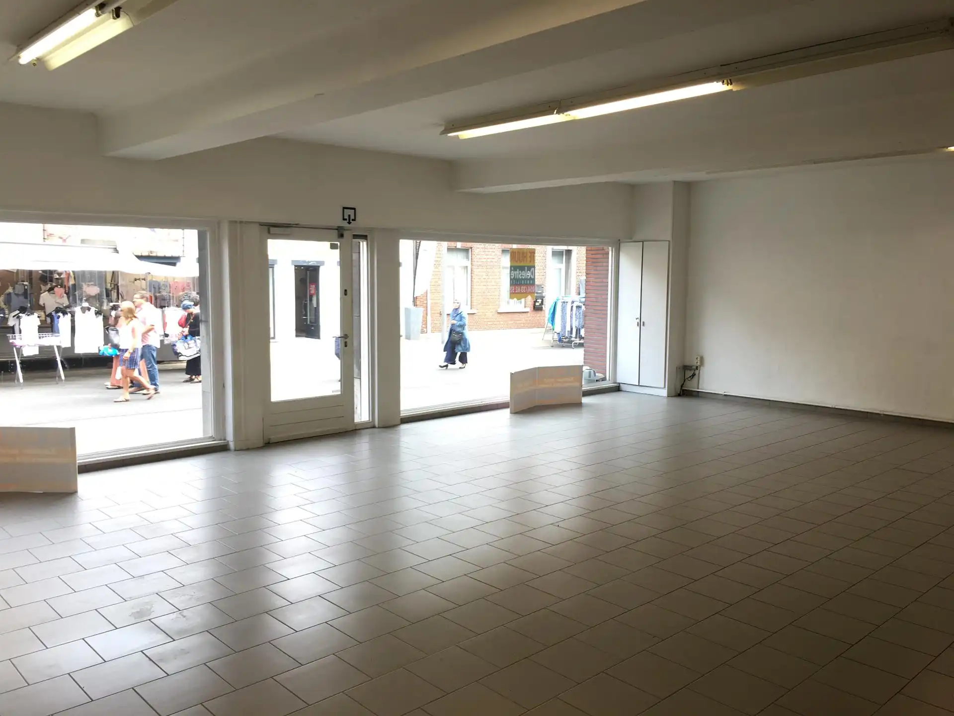 HANDELSGELIJKVLOERS/KANTOOR IN BEVERLO foto 4
