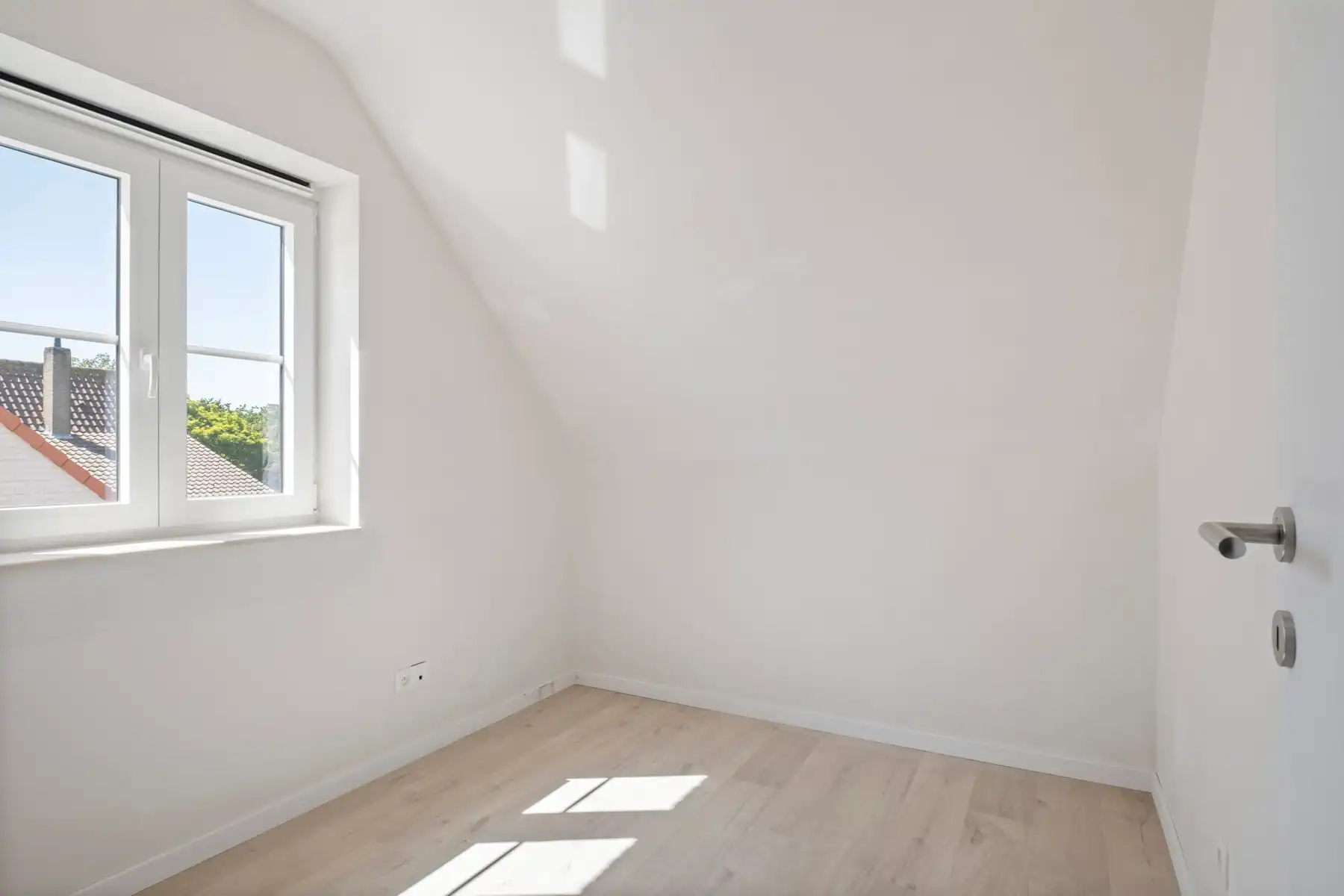 Nieuwbouw afgewerkte woning te Jabbeke - 6% BTW mogelijk foto 8