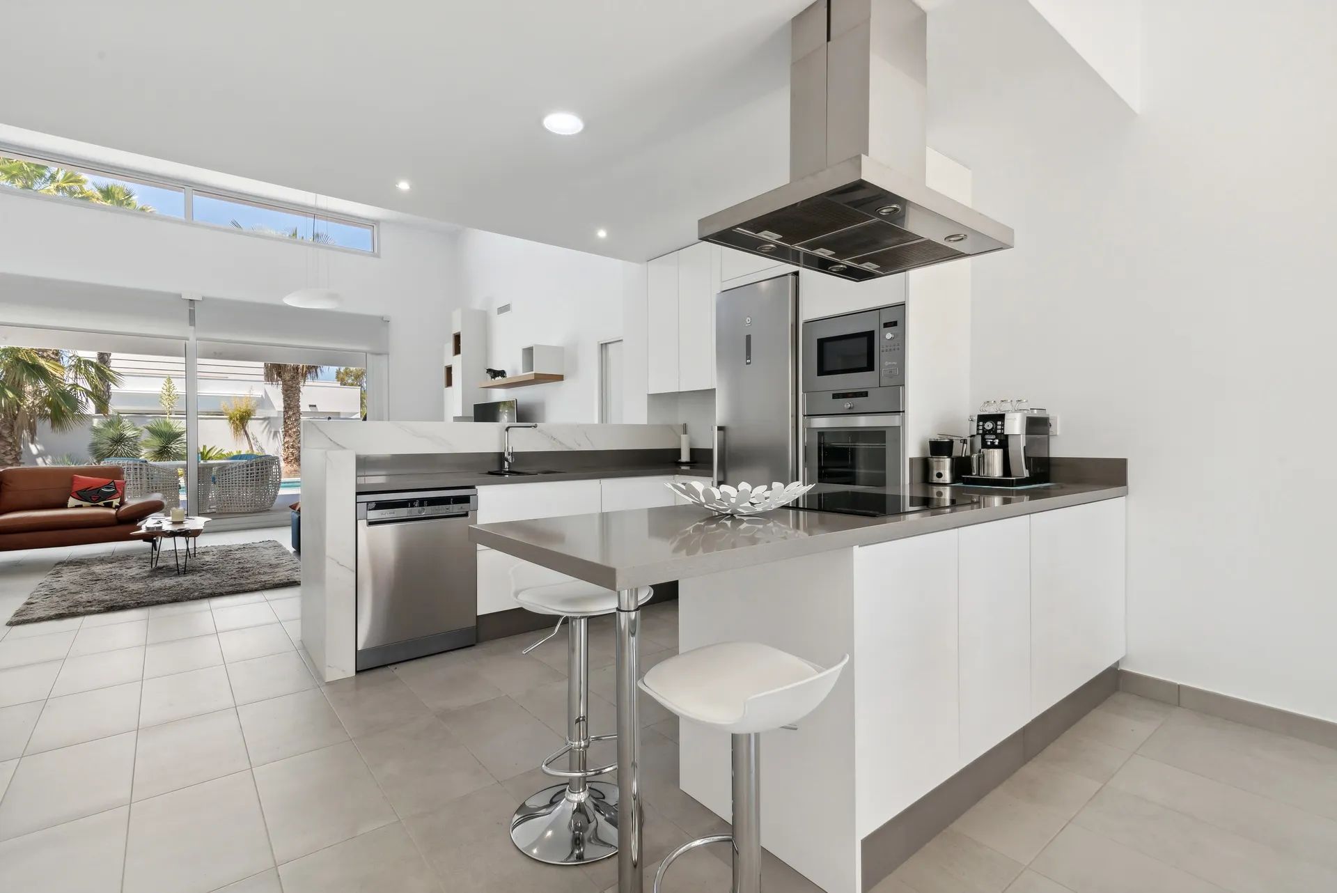 Luxe moderne villa - volledig gemeubileerd, met kelder. Mis deze kans niet! foto 10