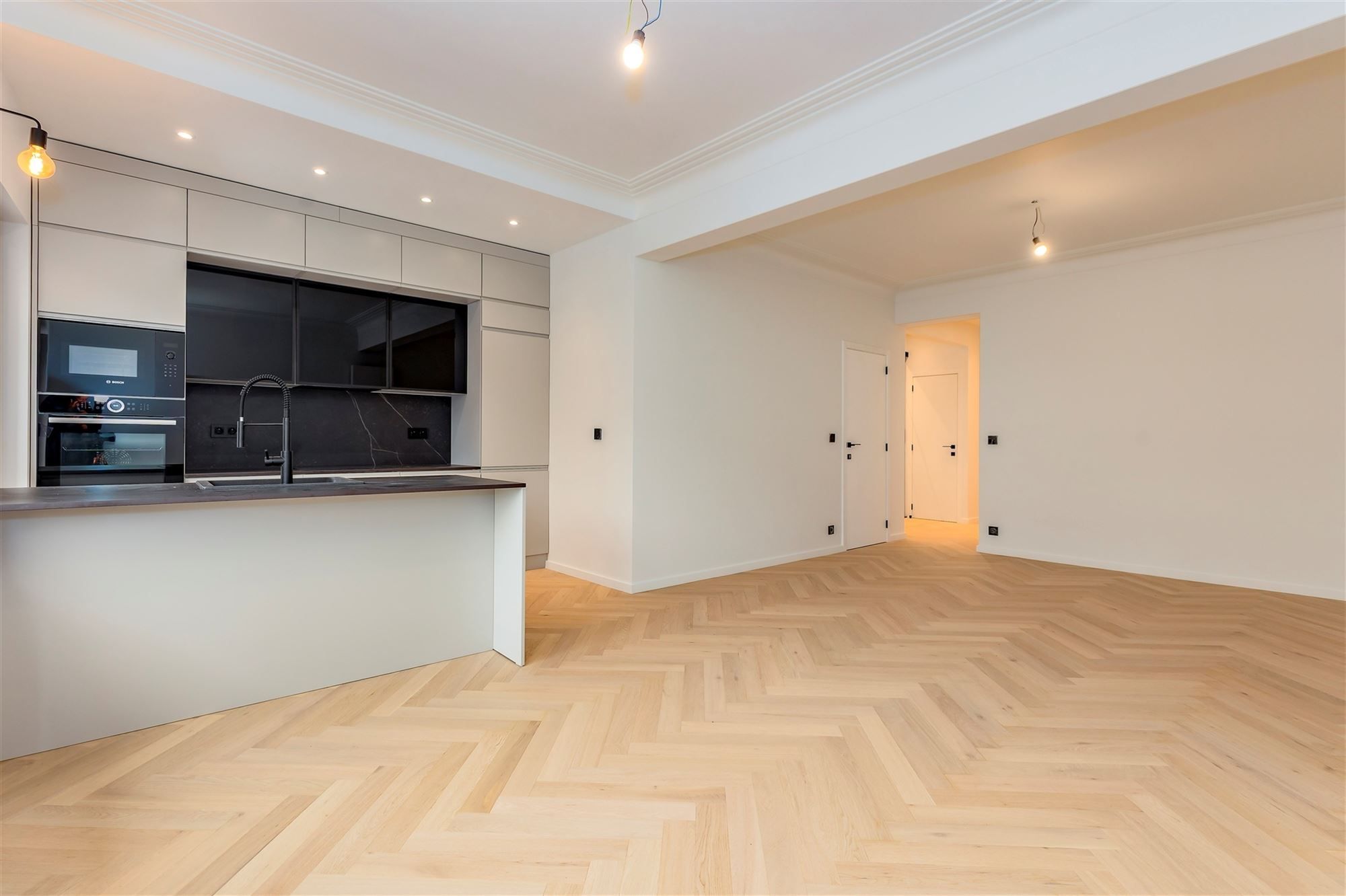 Super-de-luxe gerenoveerd appartement te Mortsel - 2 slk + 2 badk foto {{pictureIndex}}