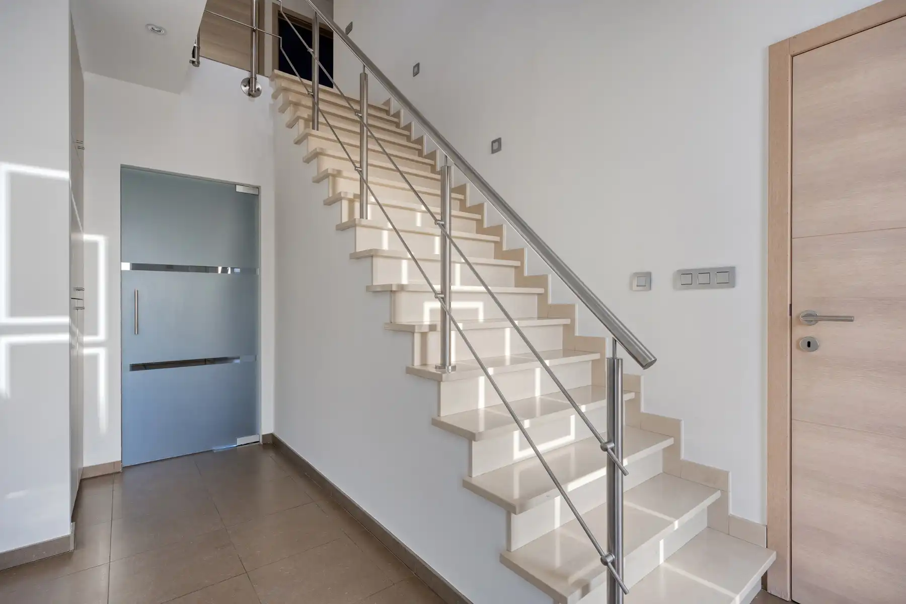 Luxueuze woning met 4/5 slpk. op 11a90ca in Neeroeteren.  foto 4