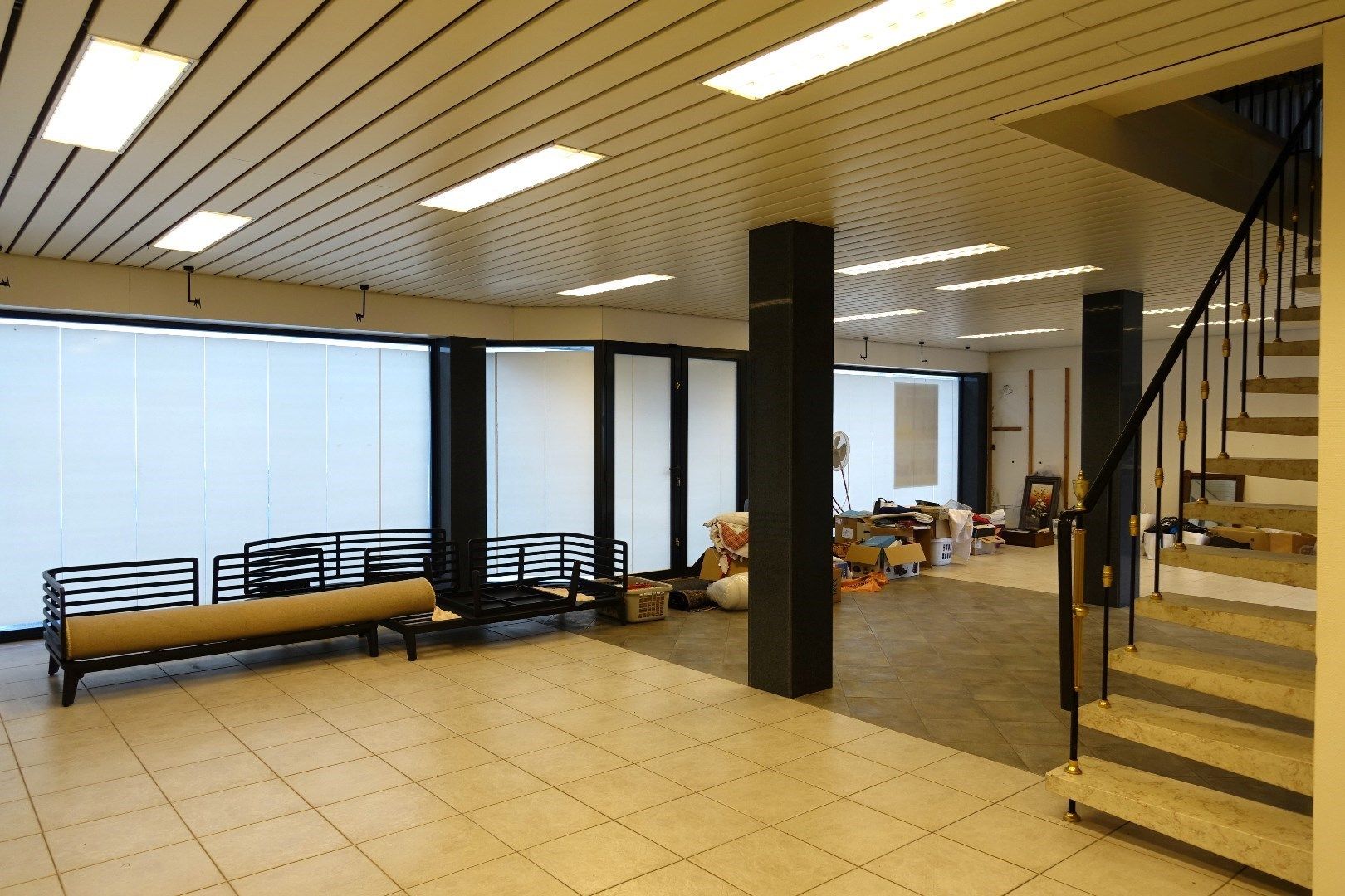 Op te frissen handelspand met woonst en garages op een uitstekende locatie in centrum Oudenburg foto 7