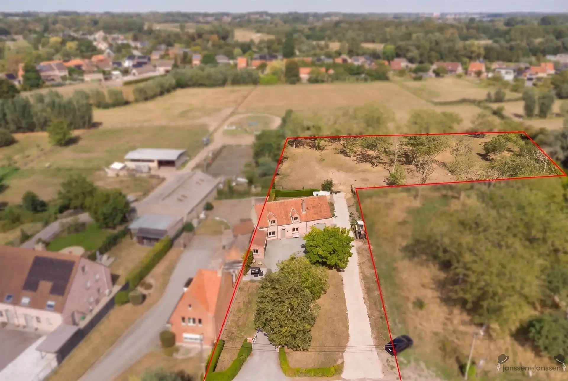 Landelijke woning met mooi uitzicht en weide foto 4