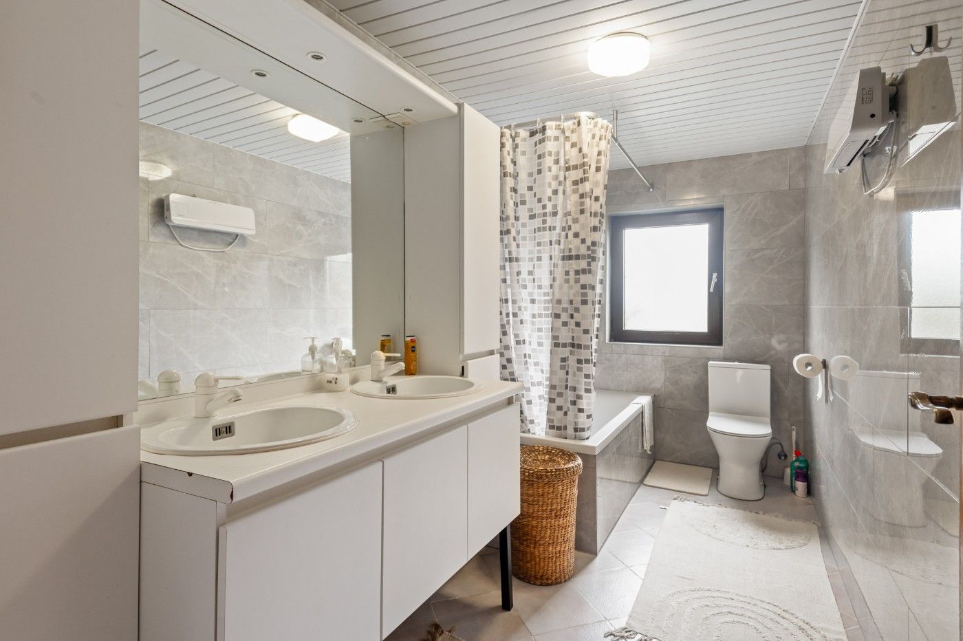 Te renoveren bel-etagewoning met 3 slpk., inpandige garage en tuin foto 13