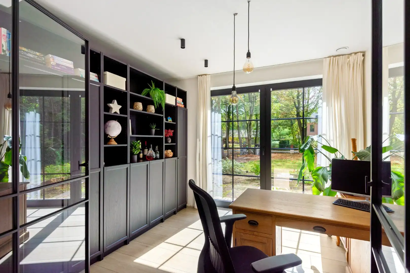 Stijlvolle villa met zwembad en royale garage/loods op toplocatie in Brasschaat foto 9