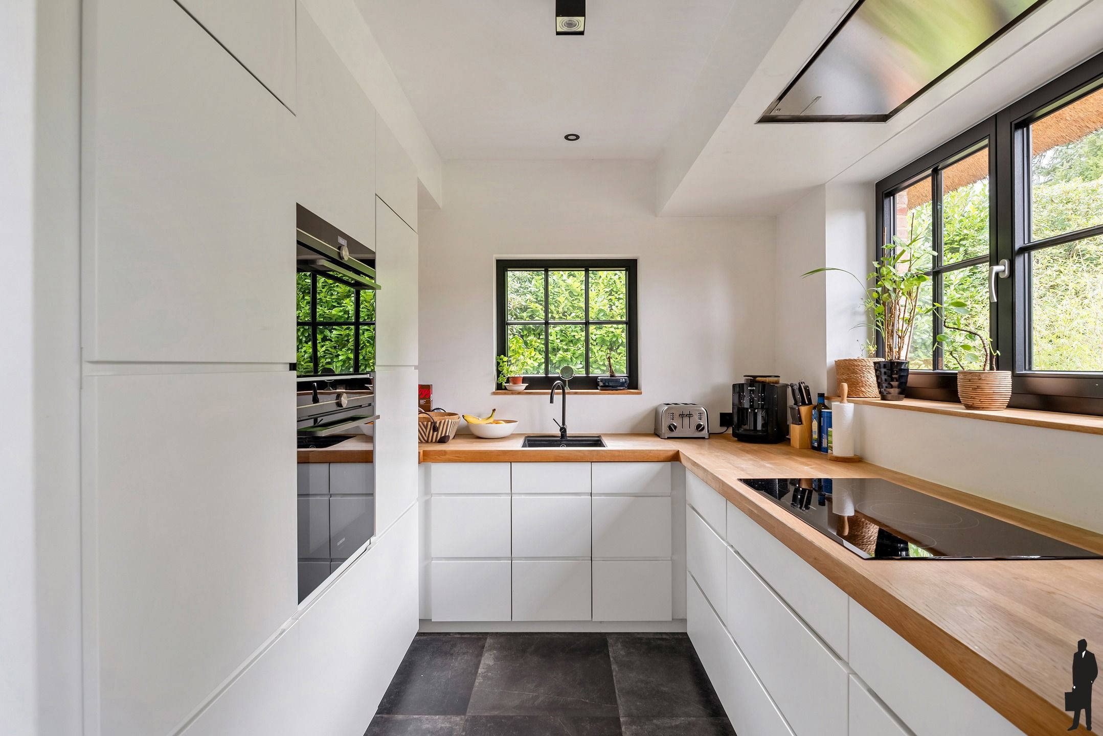 Charmante rietgedekte villa in Brasschaat: instapklaar met moderne afwerkingen en prachtige tuin!   foto 5