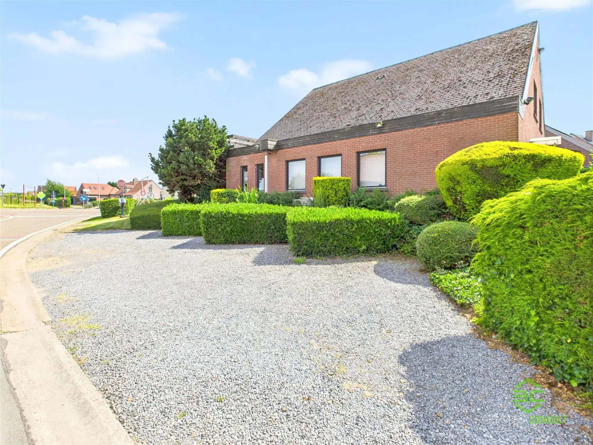 Ruime OB met aparte bureauruimte en 4 slpk in Brustem! foto 3