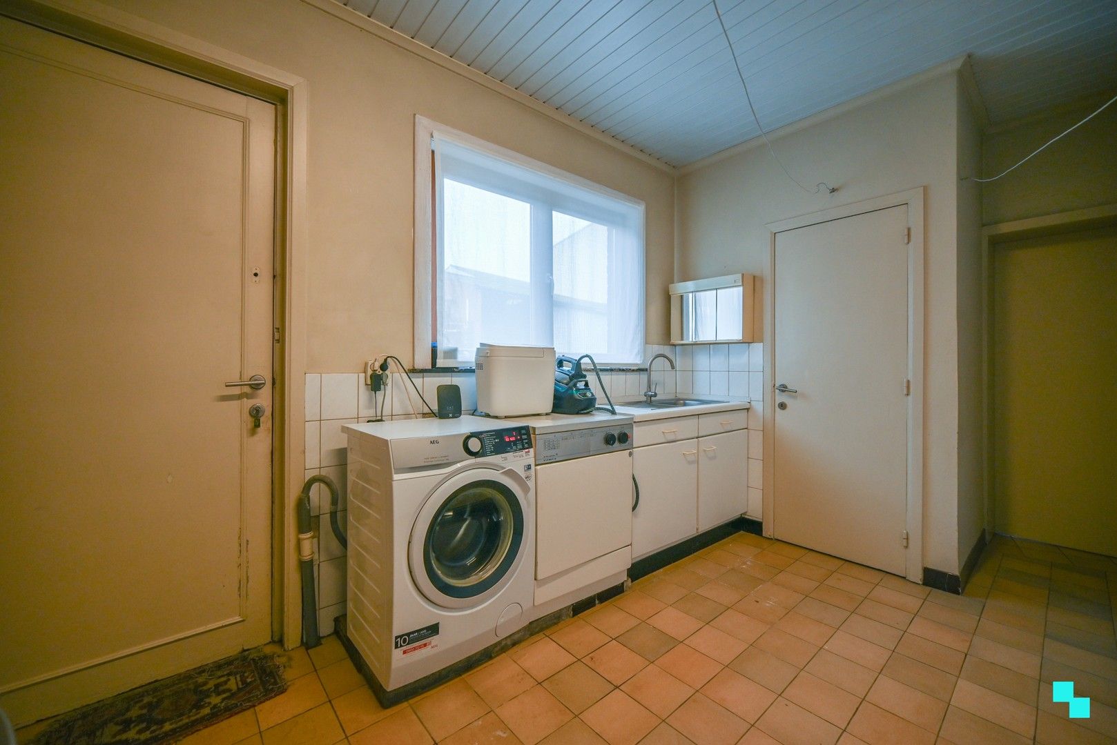 Halfopen woning met loods/opslagplaats nabij het centrum van Wielsbeke foto 9