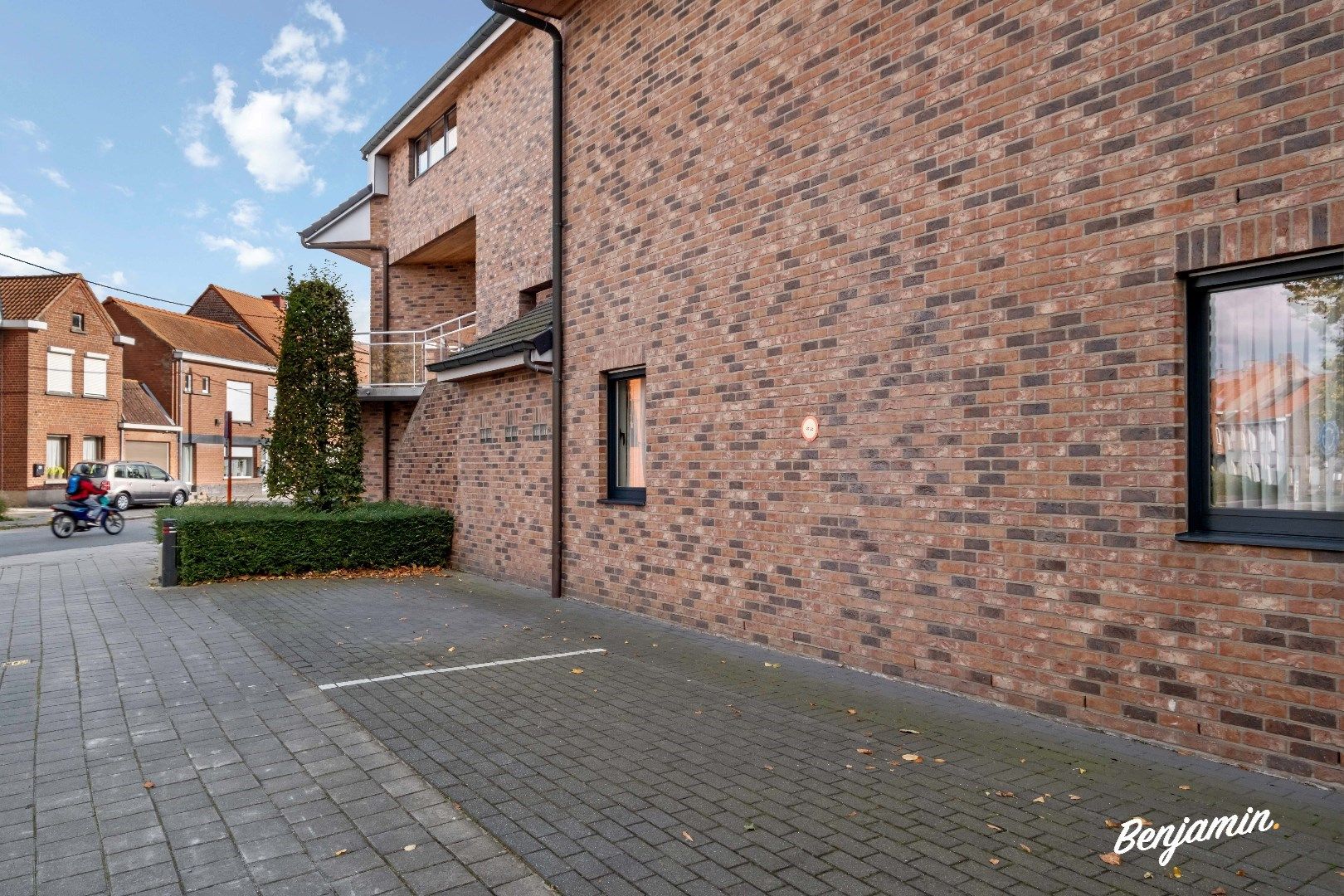 Ruim gelijkvloers appartement met garage en staanplaats in Roeselare foto 15