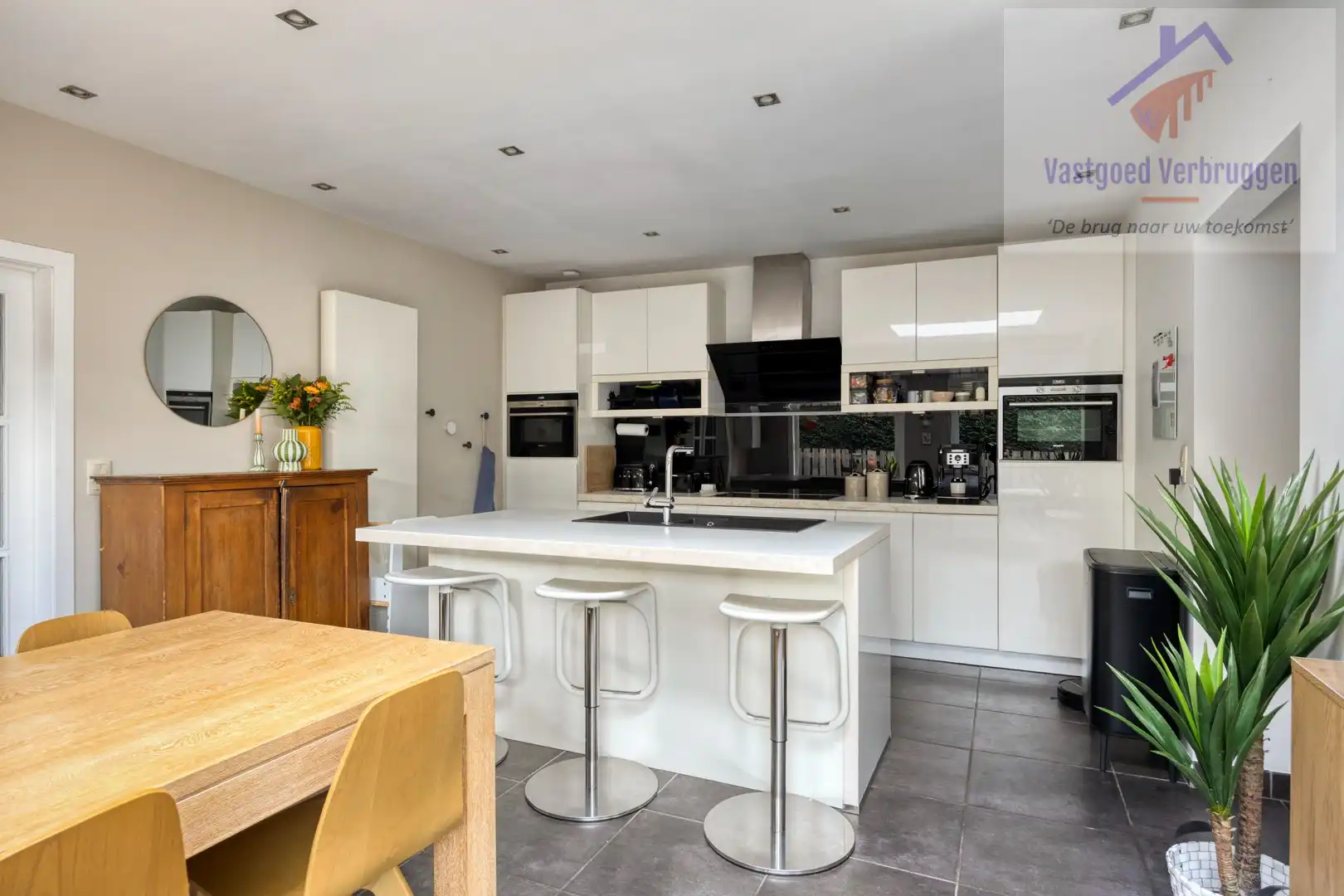 Charmante, halfopen bebouwing in klassieke stijl op toplocatie nabij Kluizenbos foto 6