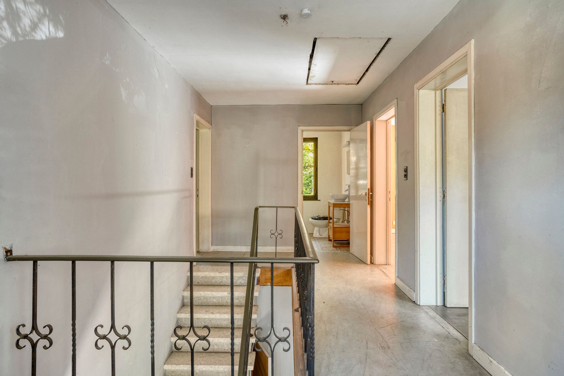 Te renoveren villa op 26a met 5 slaapkamers + praktijkmog. foto 14