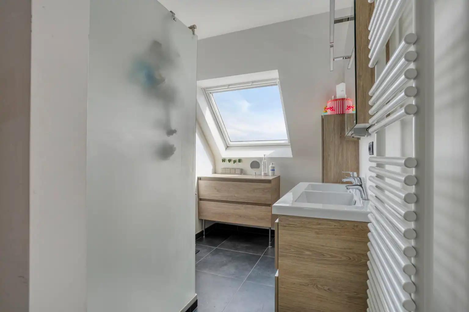 Prachtig gerenoveerde duplex appartement gelegen te Wemmel foto 10