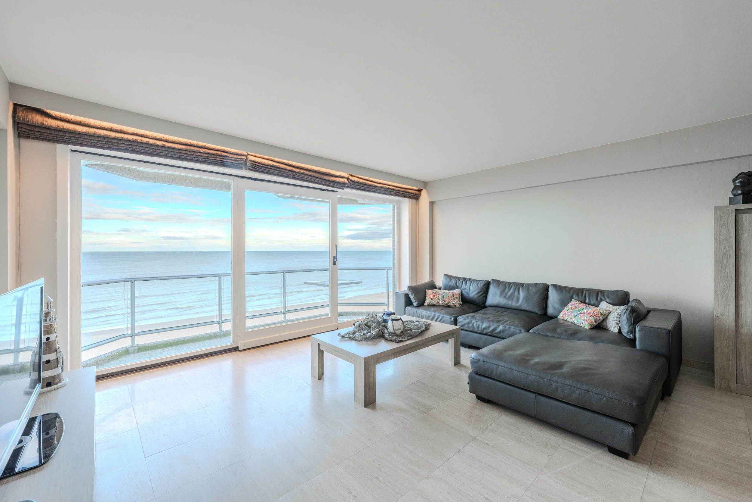 Ruim 2-slaapkamer appartement met frontaal zeezicht ! foto 7