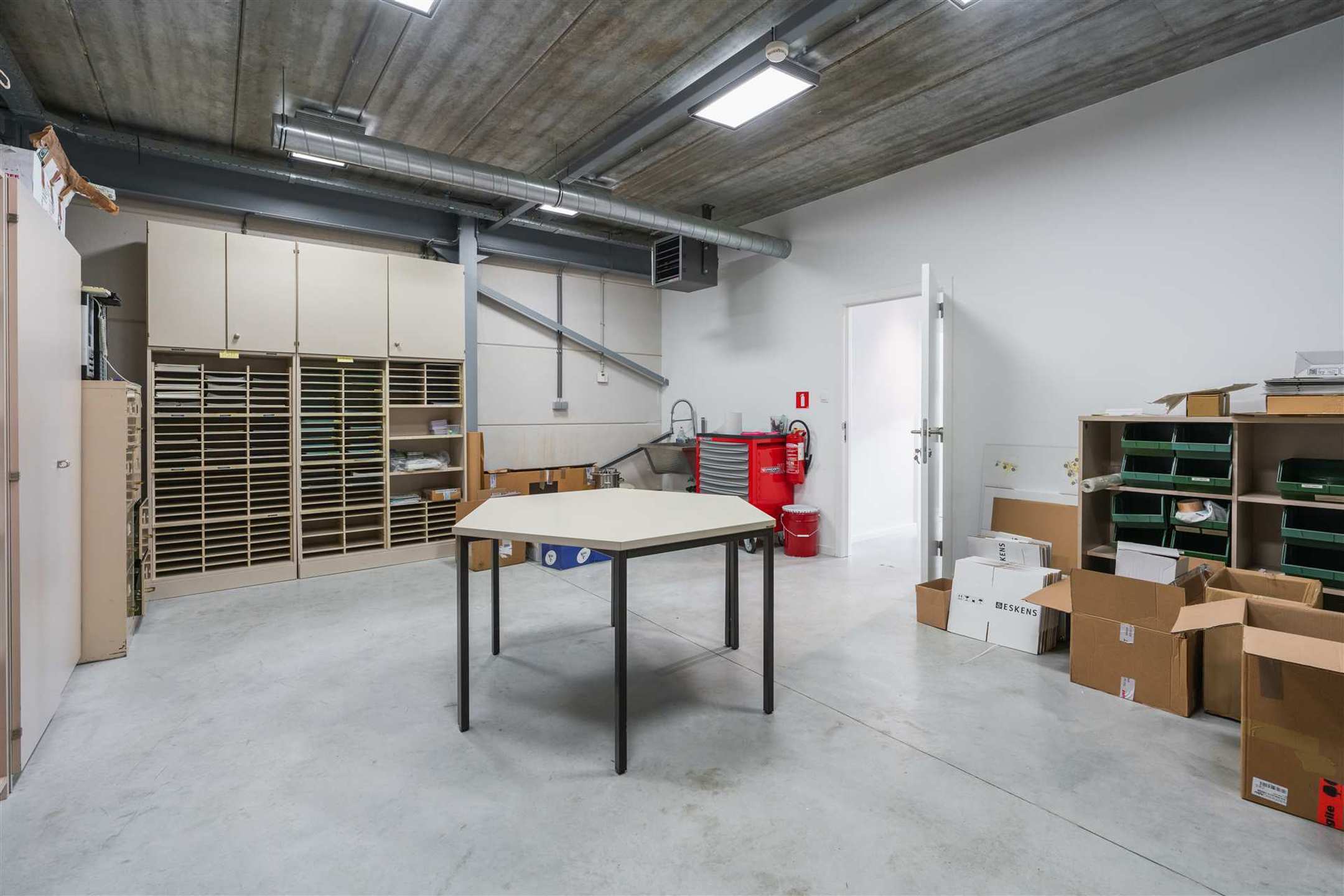 Moderne kantoor- en opslag ruimte foto 19