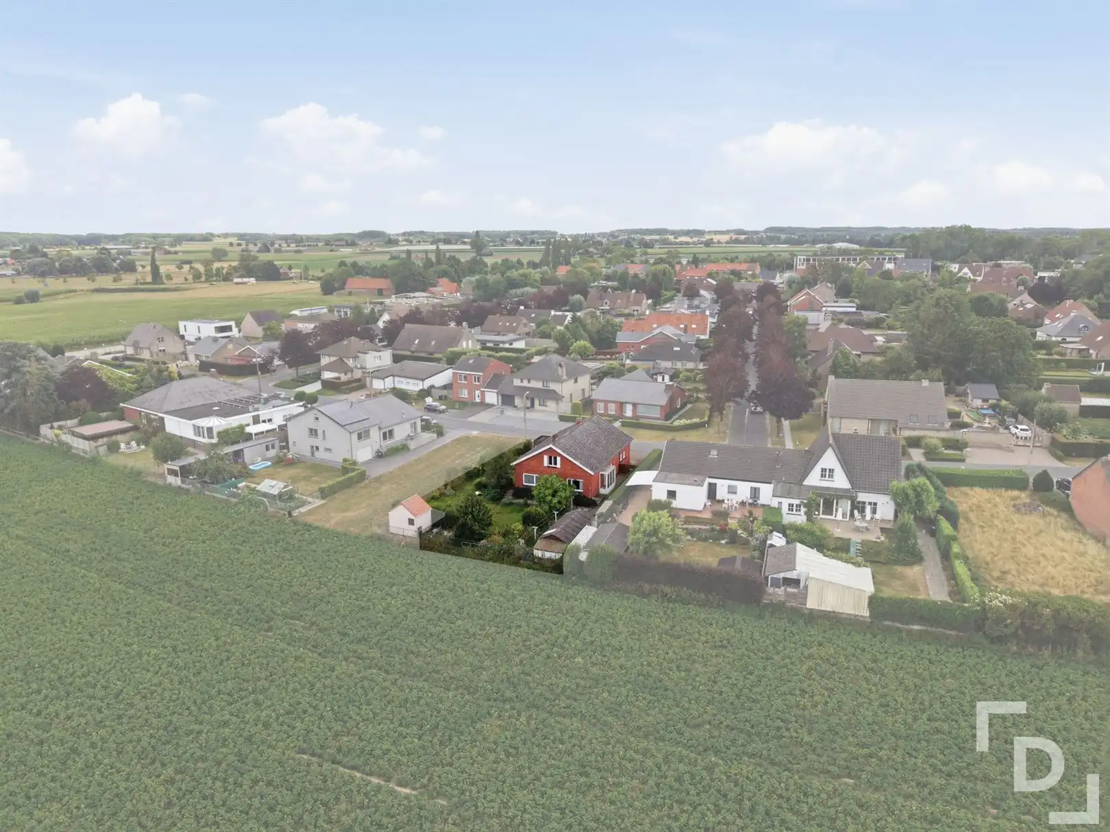 Losstaande woning met landelijke verzichten te koop in Ieper. foto 31