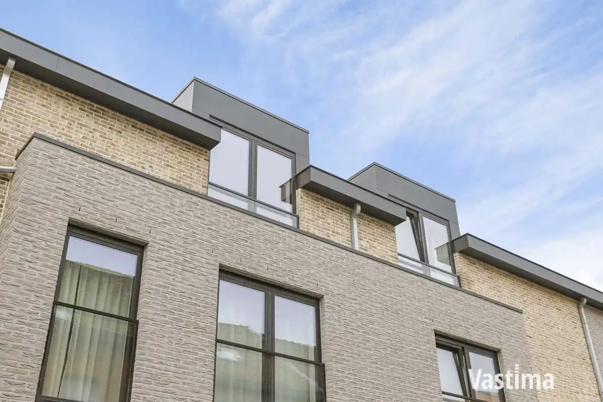 Recent appartement met 2 slaapkamers, terras, lift en garage foto 2